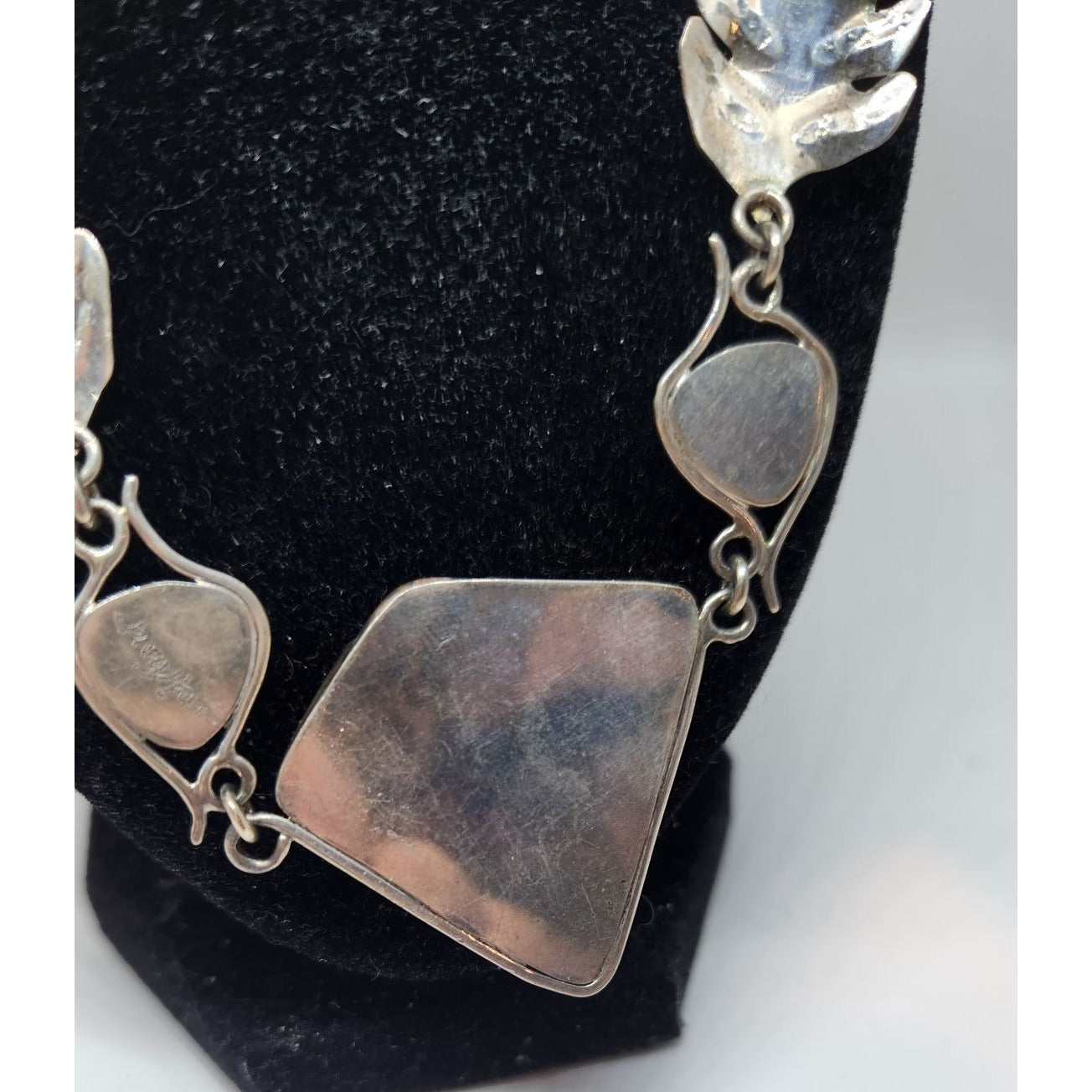 Necklace Ocean Jasper Crystal Geode Silver Leaves 14 K gold accents 25.1 Gr