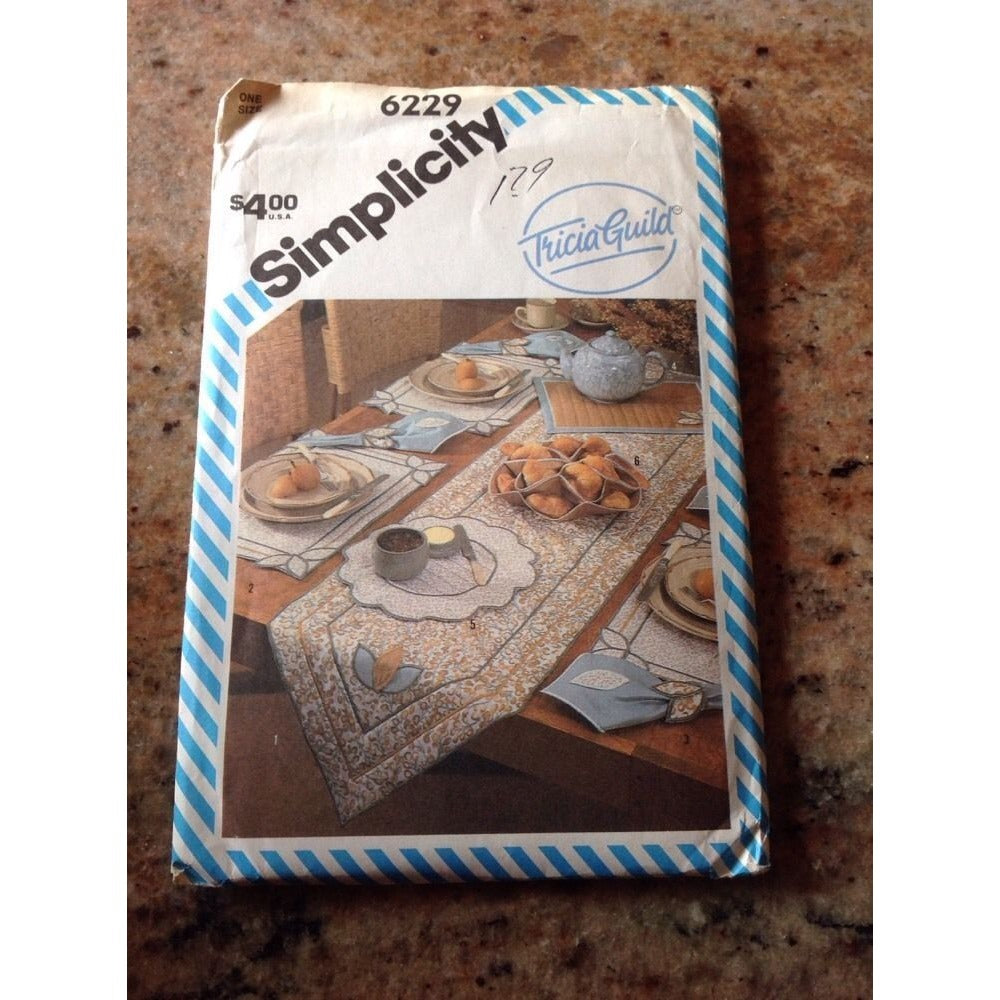 Pattern Simplicity # 6229 Table Runner Placemats Napkins Rings Trivet Bun Cozy