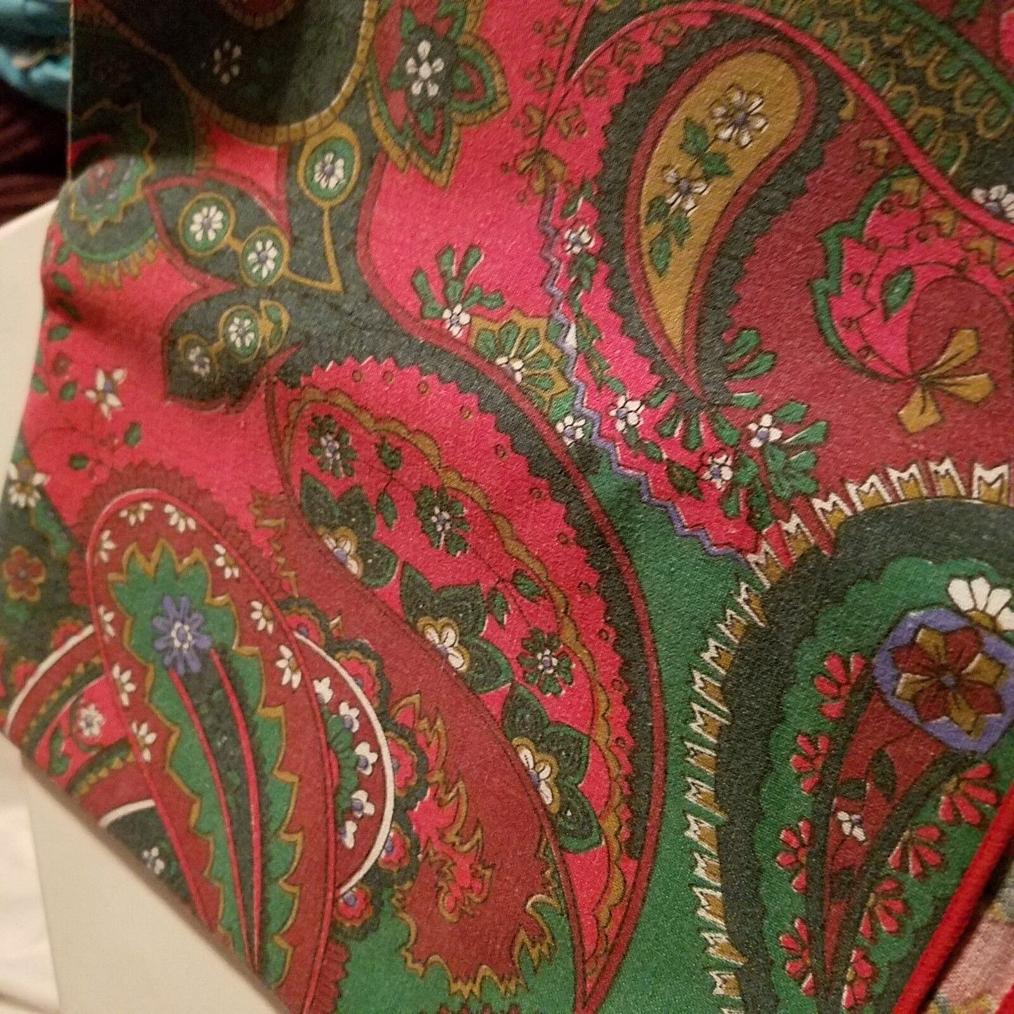 Cloth Napkins Set of 4 16" x 16" Red Paisley Flowers Green White Blue