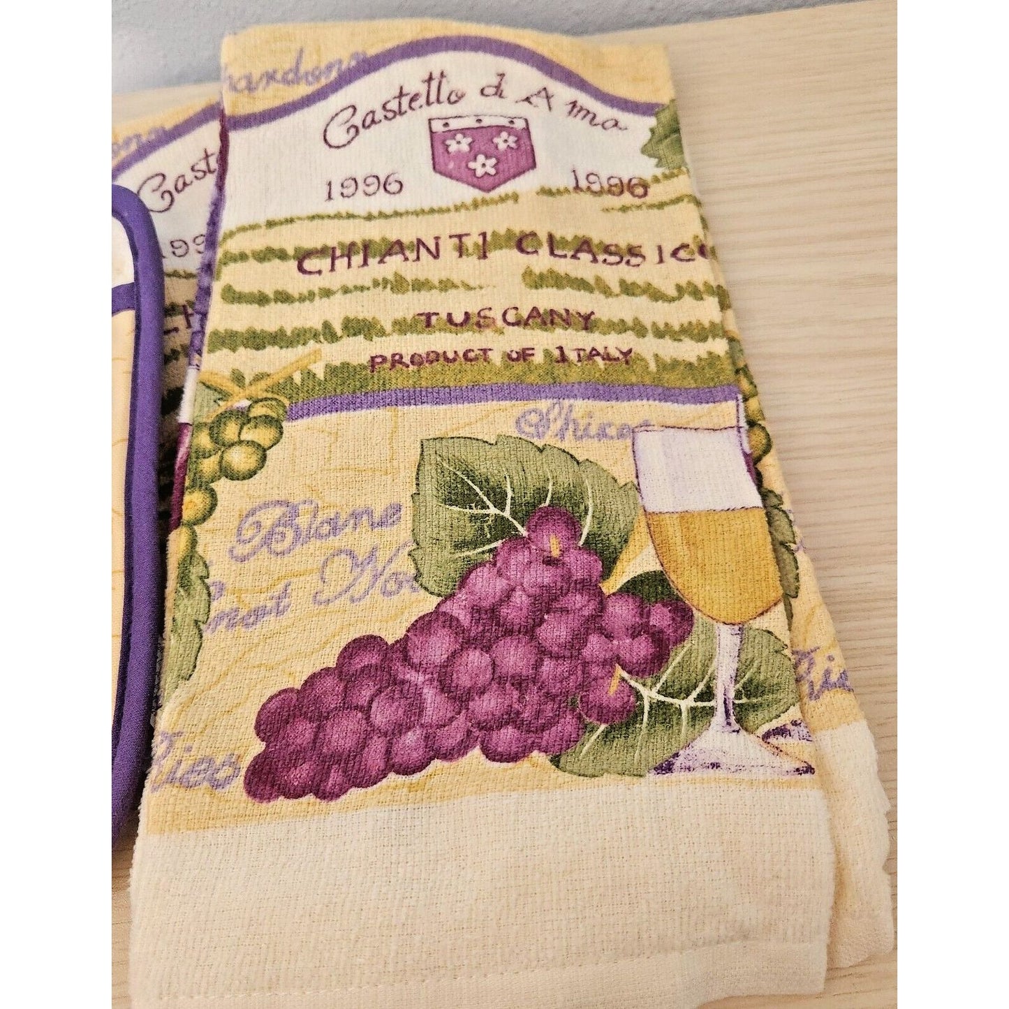 Kitchen Towel 4 Piece Set Castetto di Ama  2 Towels,  2 Pot Holders