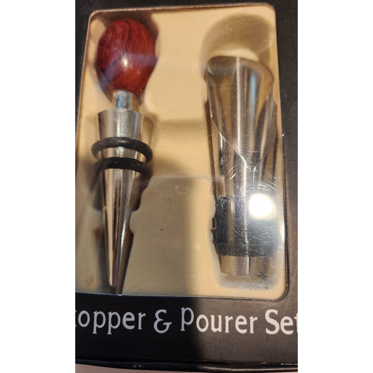 2 Piece Set Vine & Co Wine Bottle Stopper and Pourer Set Van's Gifts 2008 Gift Box