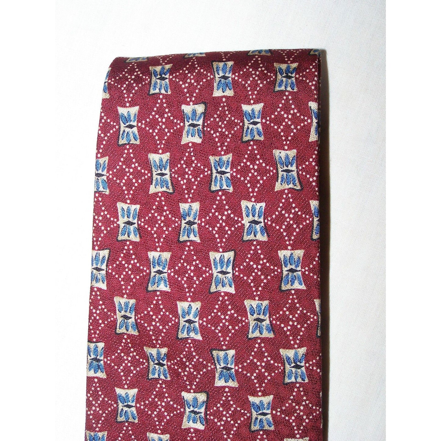Tie Guess Made in Italy Red White Blue Flower Geometric Shape Silk 58" L 4 "W
