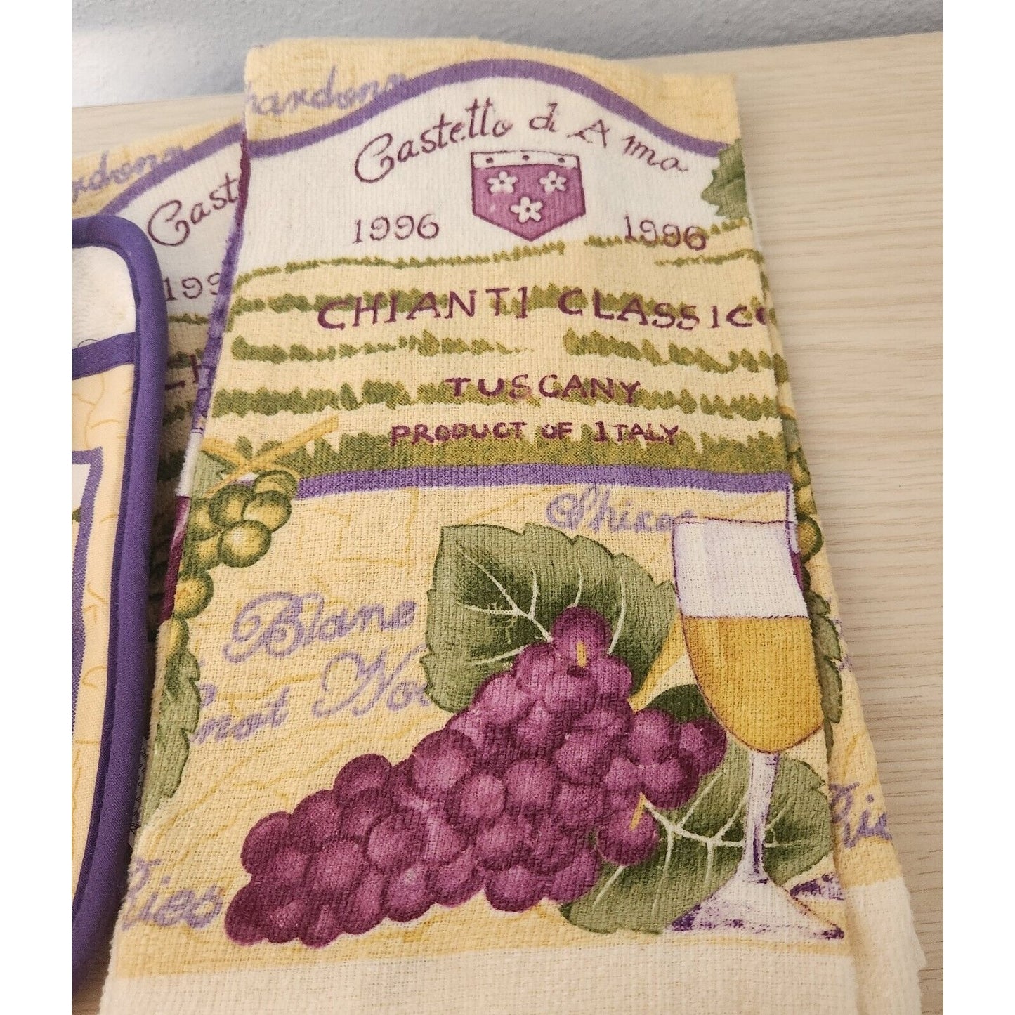Kitchen Towel 4 Piece Set Castetto di Ama  2 Towels,  2 Pot Holders
