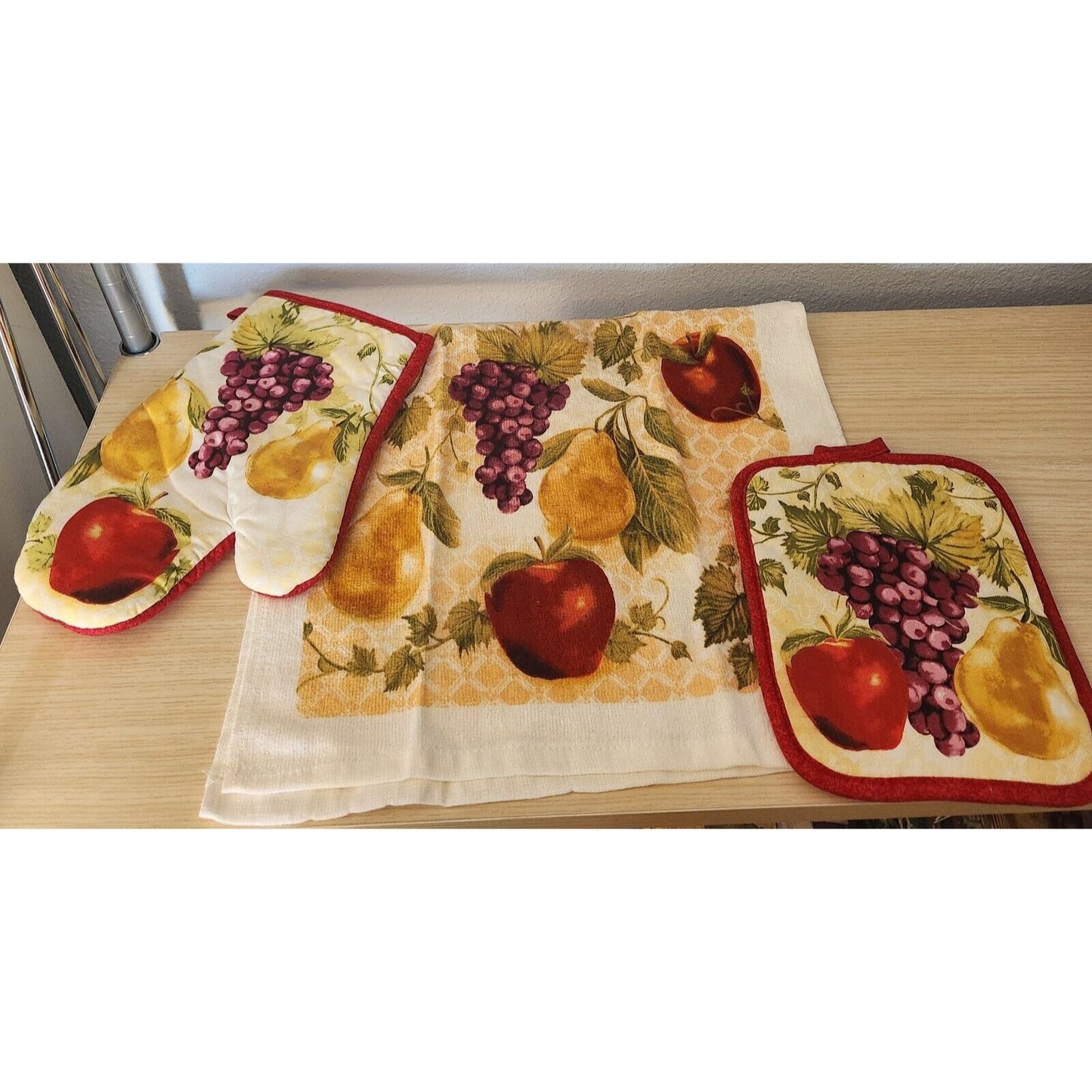 Kitchen Towel 4 Piece Set Fruit Grape 2 Towels 1 Pot Holders, 1 Oven Mitt