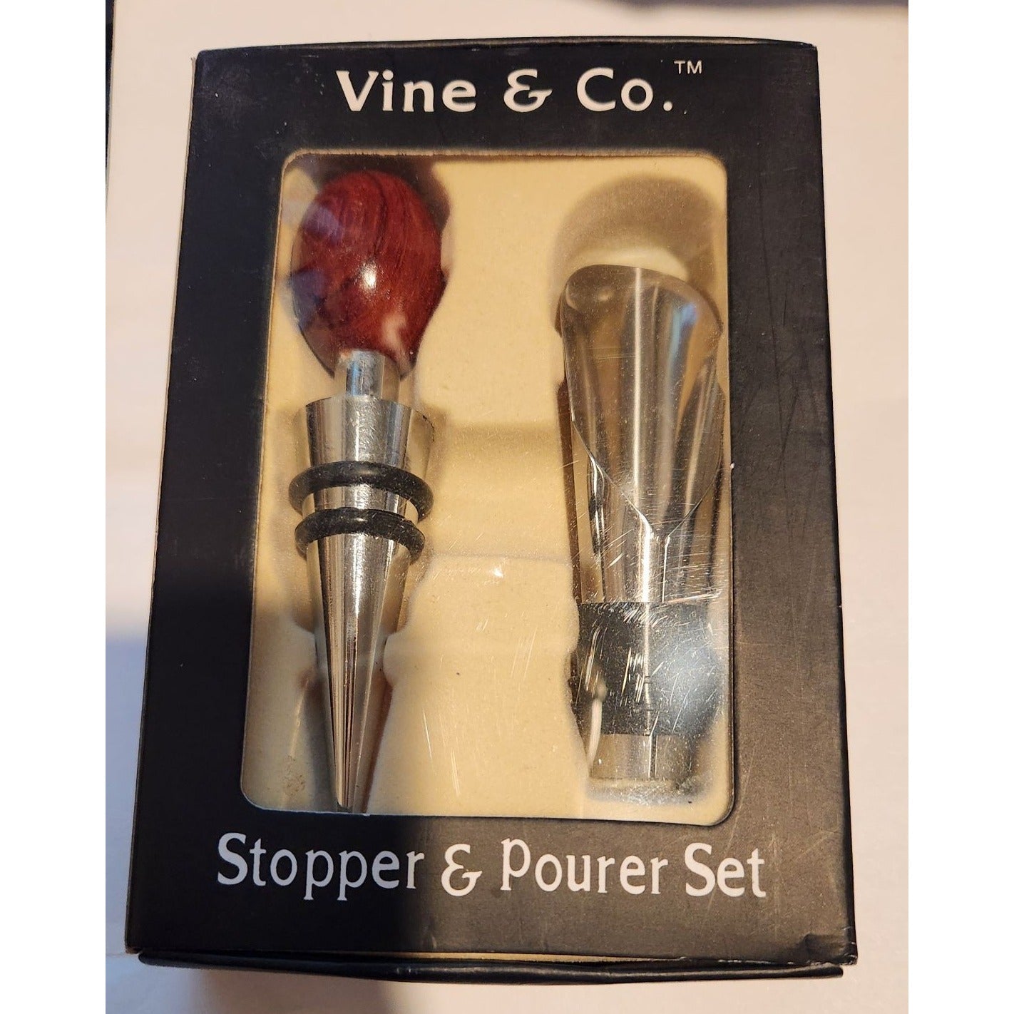 2 Piece Set Vine & Co Wine Bottle Stopper and Pourer Set Van's Gifts 2008 Gift Box