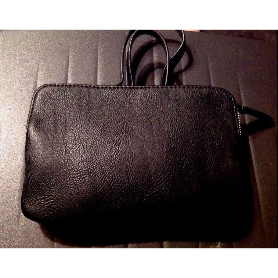 Purse Bag Simply Vera Wang Black Crossbody 50" Strap 8" x 5" x 3" 2 Zip Sections Card slots Pocket