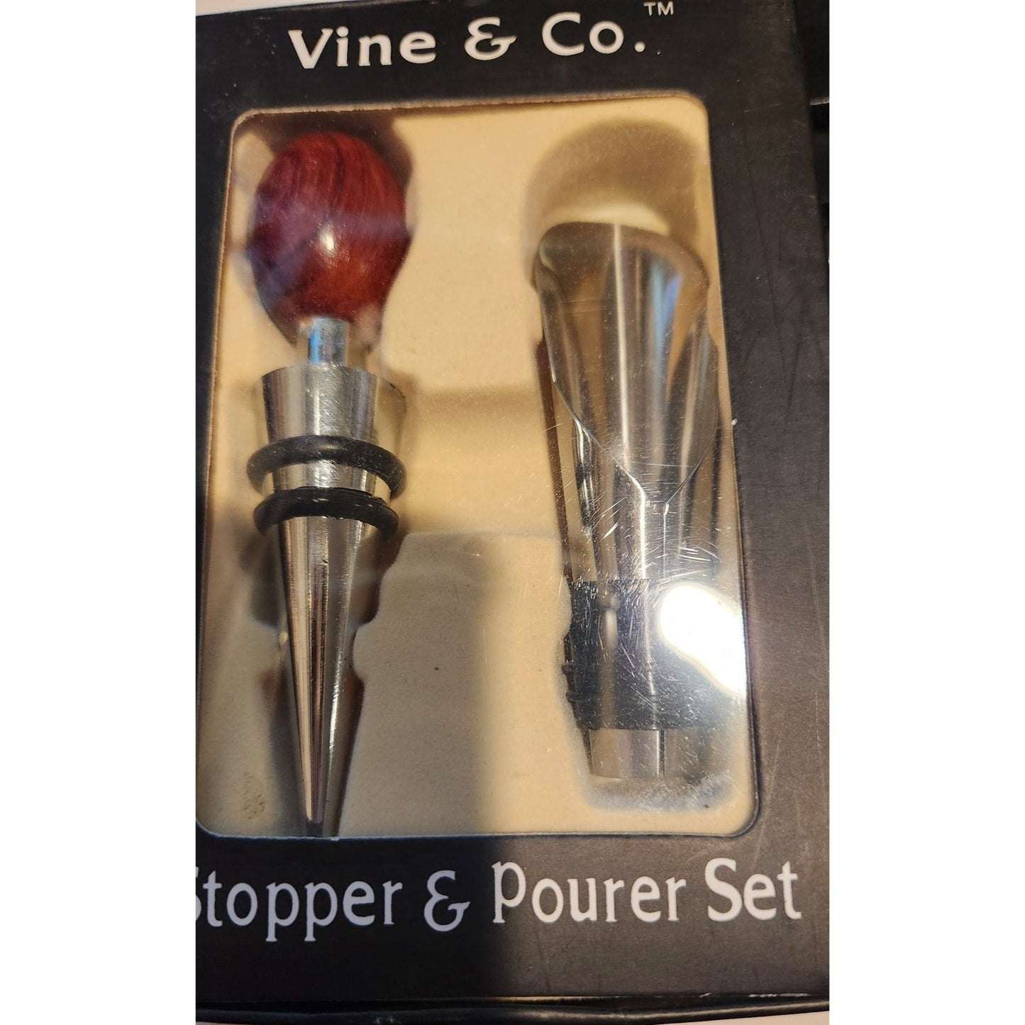 2 Piece Set Vine & Co Wine Bottle Stopper and Pourer Set Van's Gifts 2008 Gift Box
