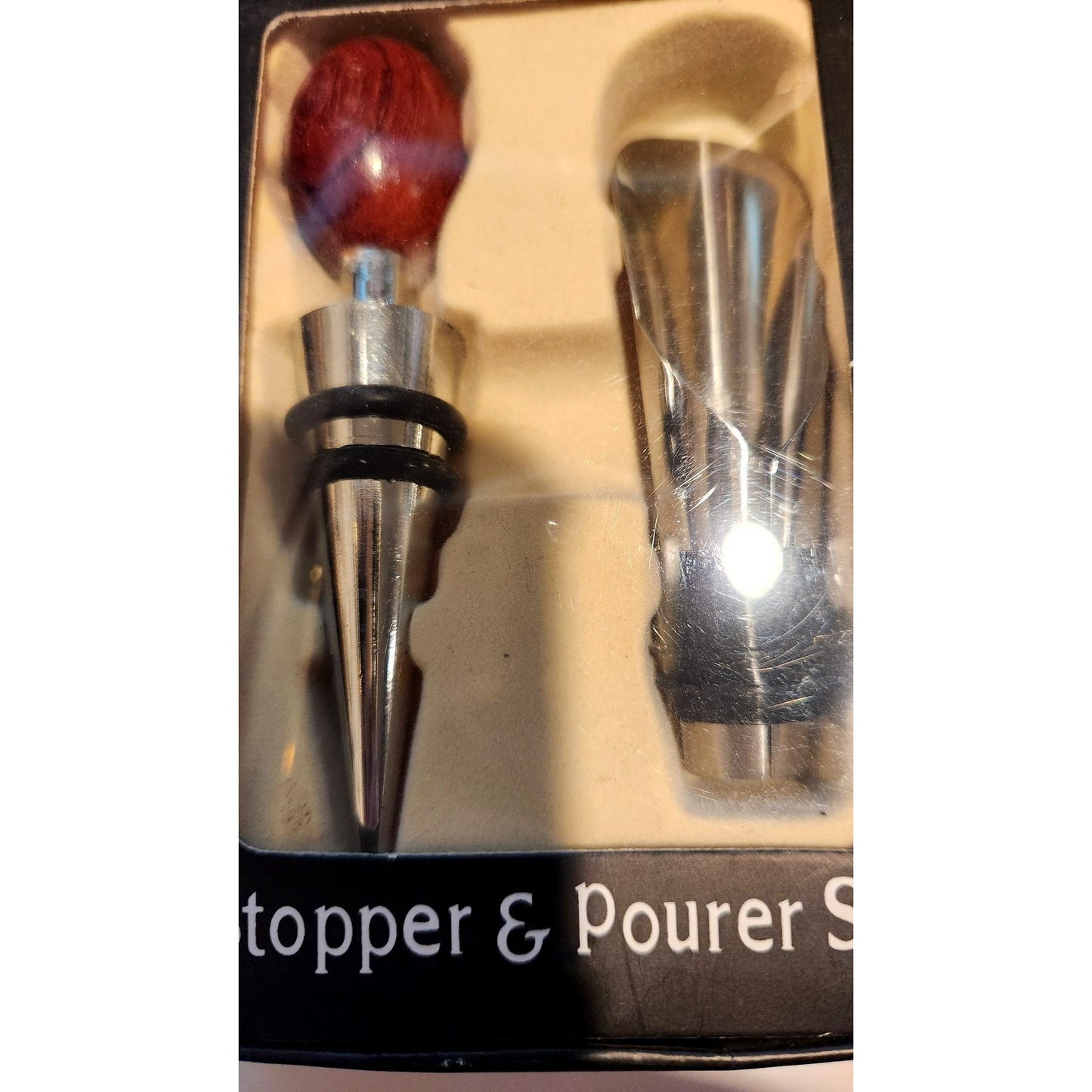 2 Piece Set Vine & Co Wine Bottle Stopper and Pourer Set Van's Gifts 2008 Gift Box