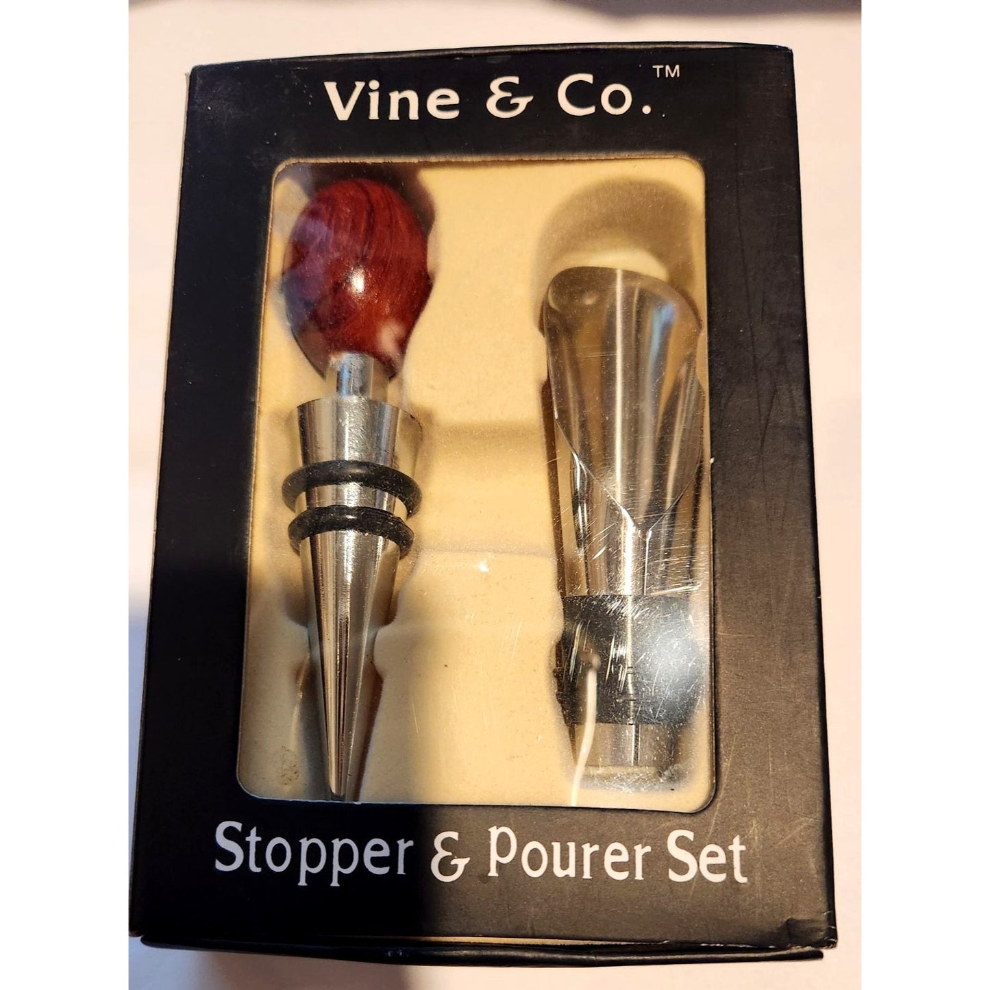 2 Piece Set Vine & Co Wine Bottle Stopper and Pourer Set Van's Gifts 2008 Gift Box