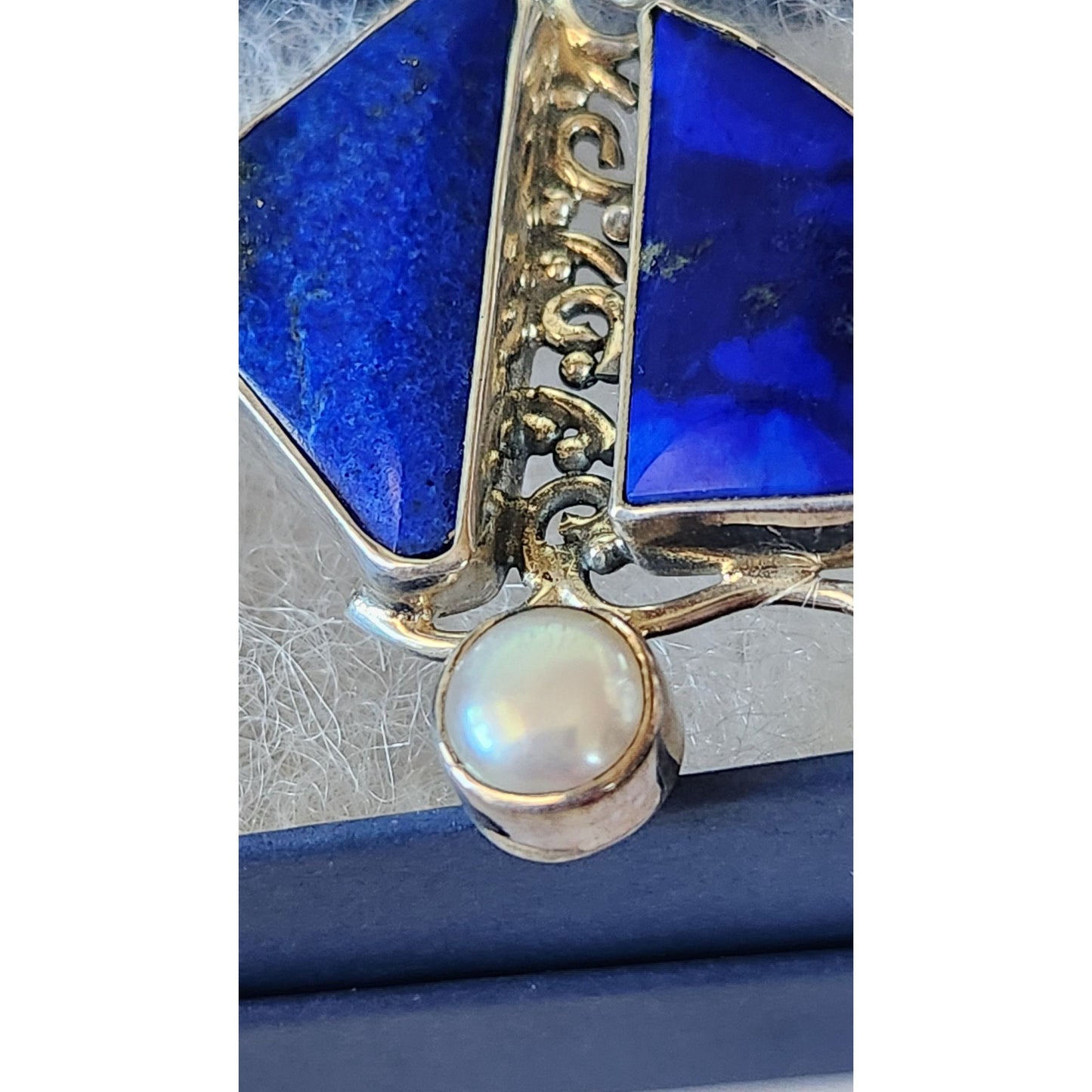 Pendant Lapis Natural Pearl 8 mm 2 Leaves 15 x 8 mm Gold Accents Silver 11.6 Gr