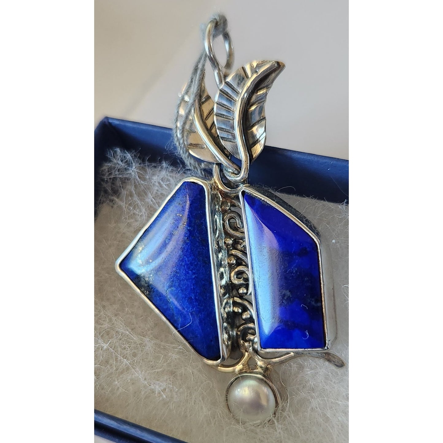 Pendant Lapis Natural Pearl 8 mm 2 Leaves 15 x 8 mm Gold Accents Silver 11.6 Gr