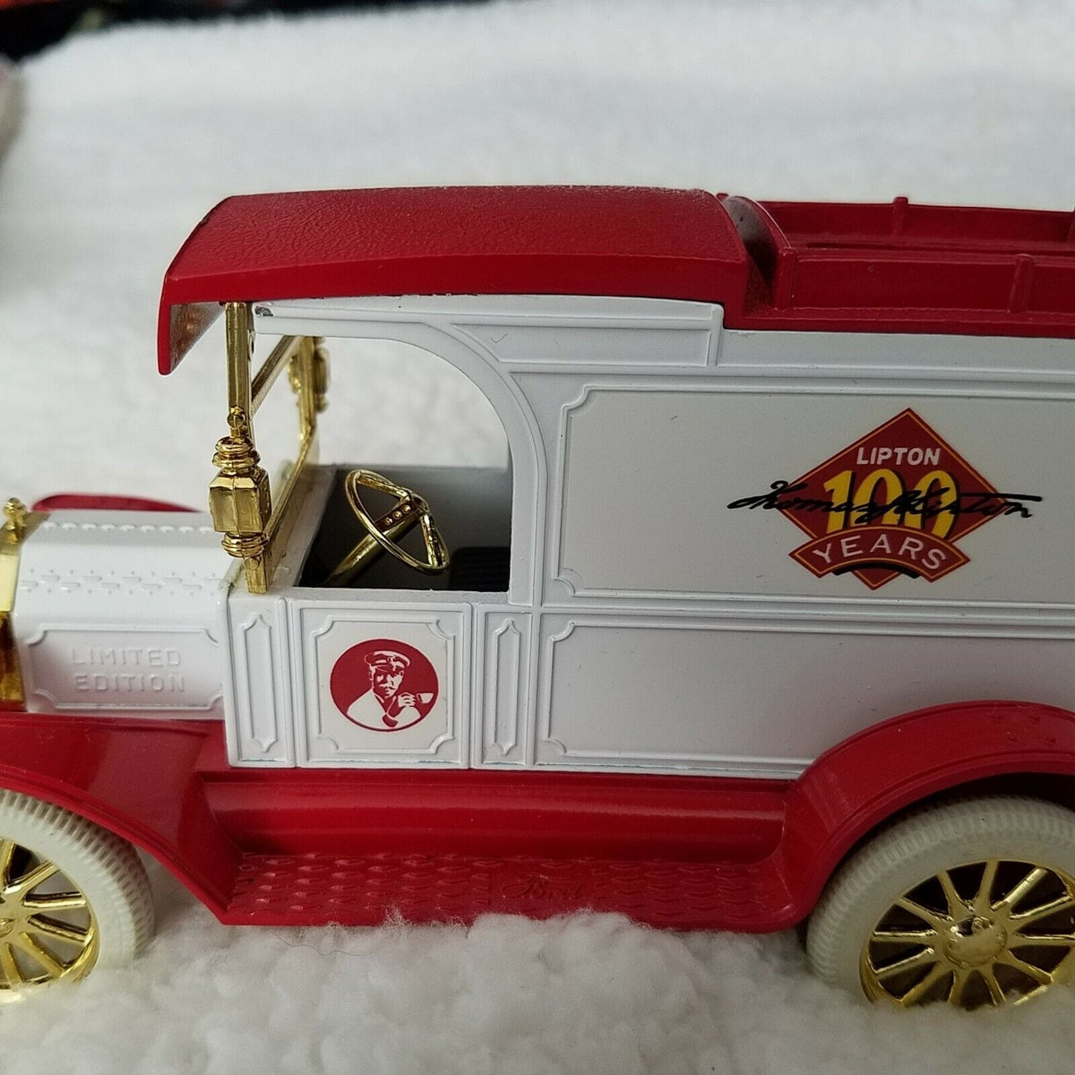 Toy Bank Die Cast Lipton Tea Truck # 7505 White Wheels Key