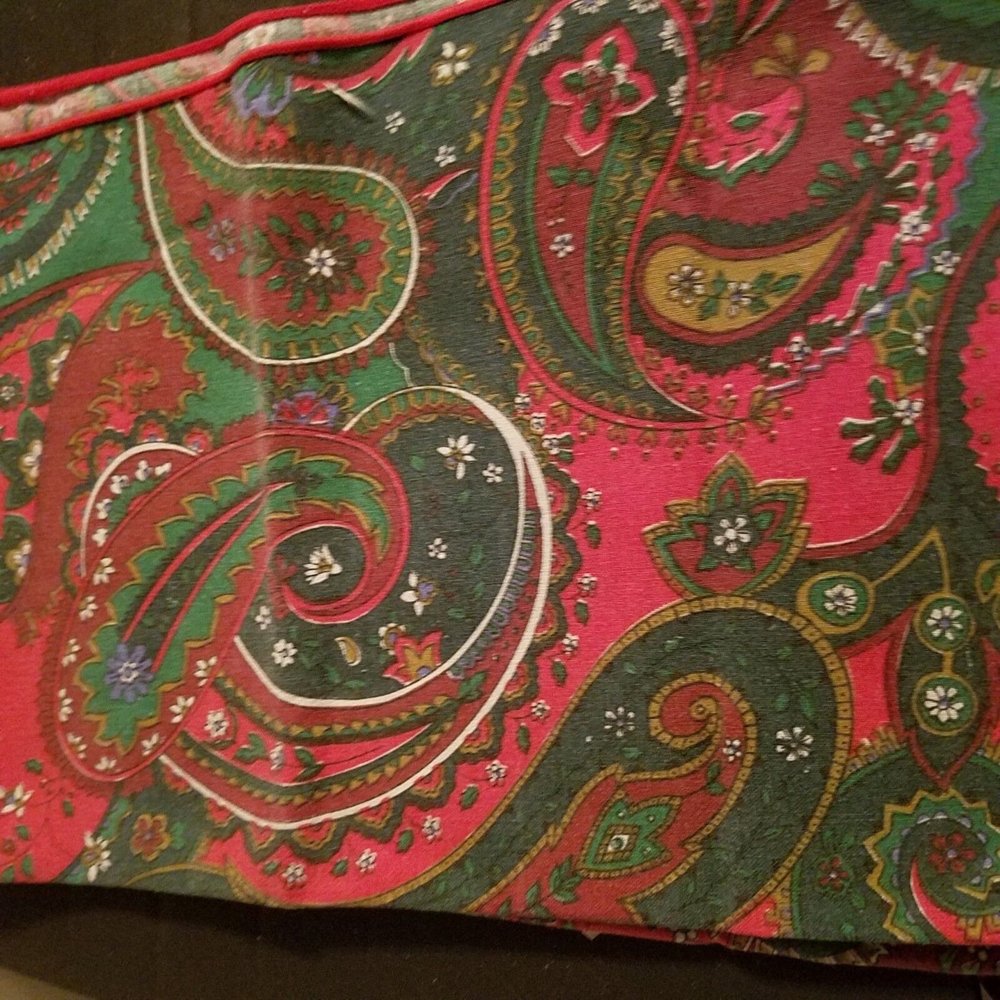 Cloth Napkins Set of 4 16" x 16" Red Paisley Flowers Green White Blue