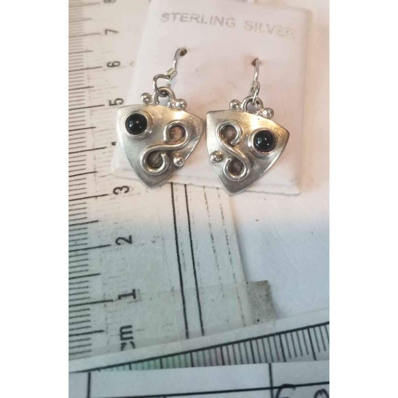 Earrings Silver Garnet 4.1 Gr 20 ct 2 cm x 2 cm Triangle 0.5 cm Silver