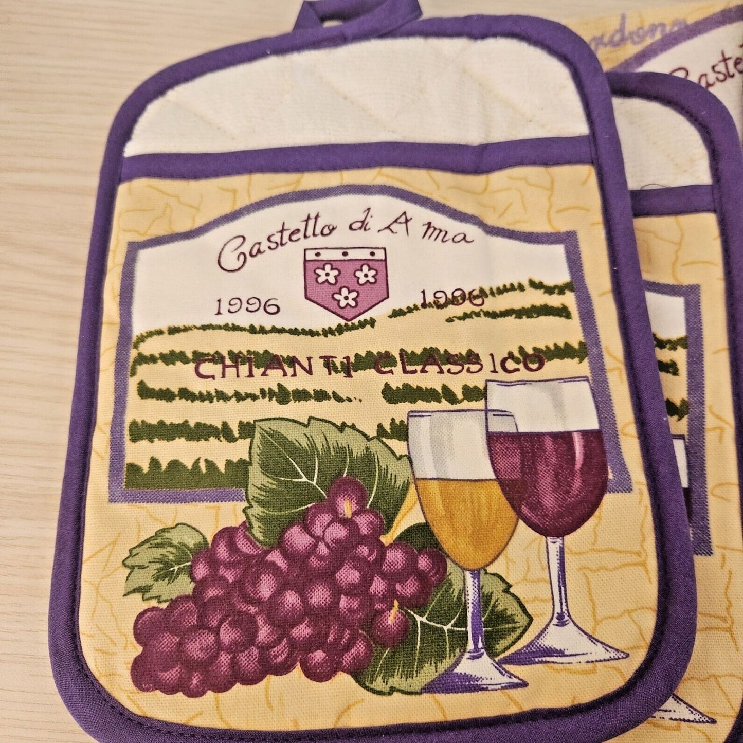 Kitchen Towel 4 Piece Set Castetto di Ama  2 Towels,  2 Pot Holders