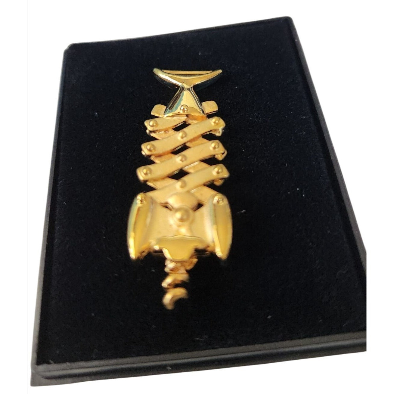Wine Accordian Corkscrew Gold Plated Tie Tac Lapel Pin 1 x 1 1/2 Black Velvet Card Plastic Box