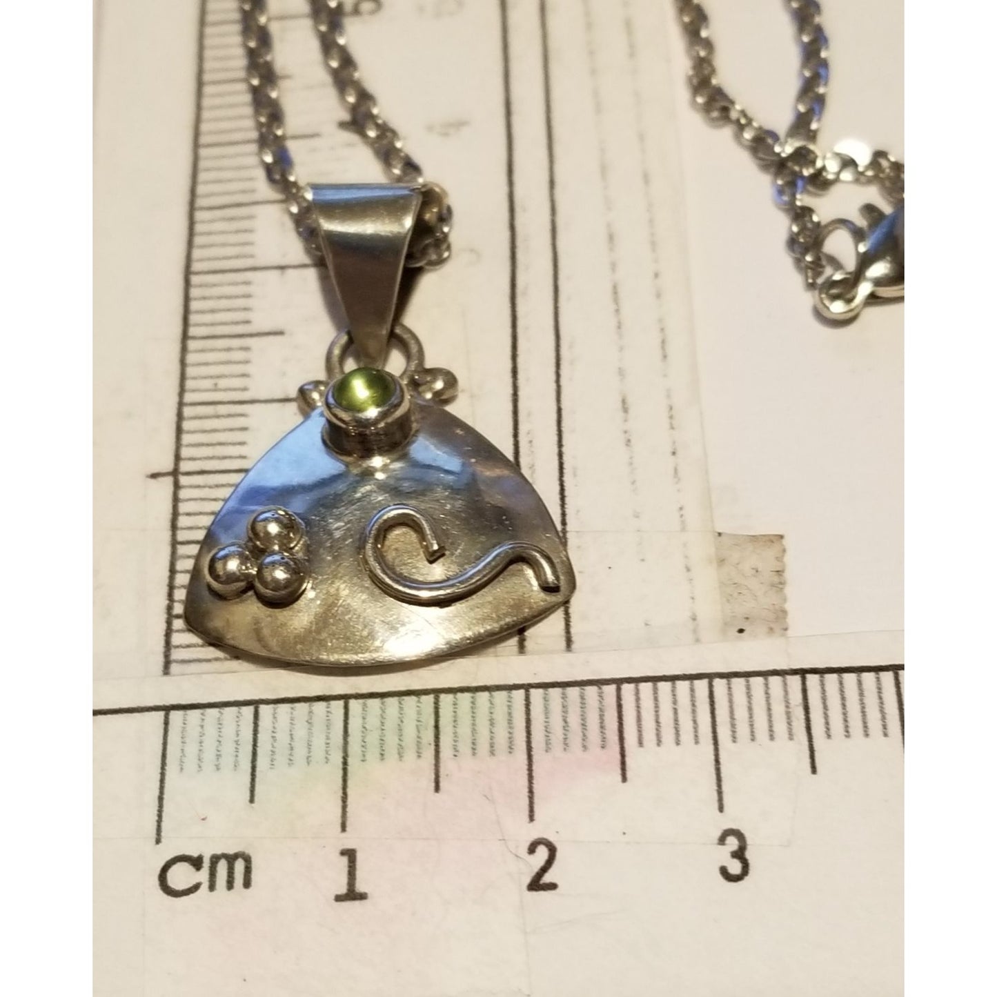 Necklace Silver Periot Triangle 5.7 gr 28.5 ct 2.5 cm x 3 cm 16" chain Green