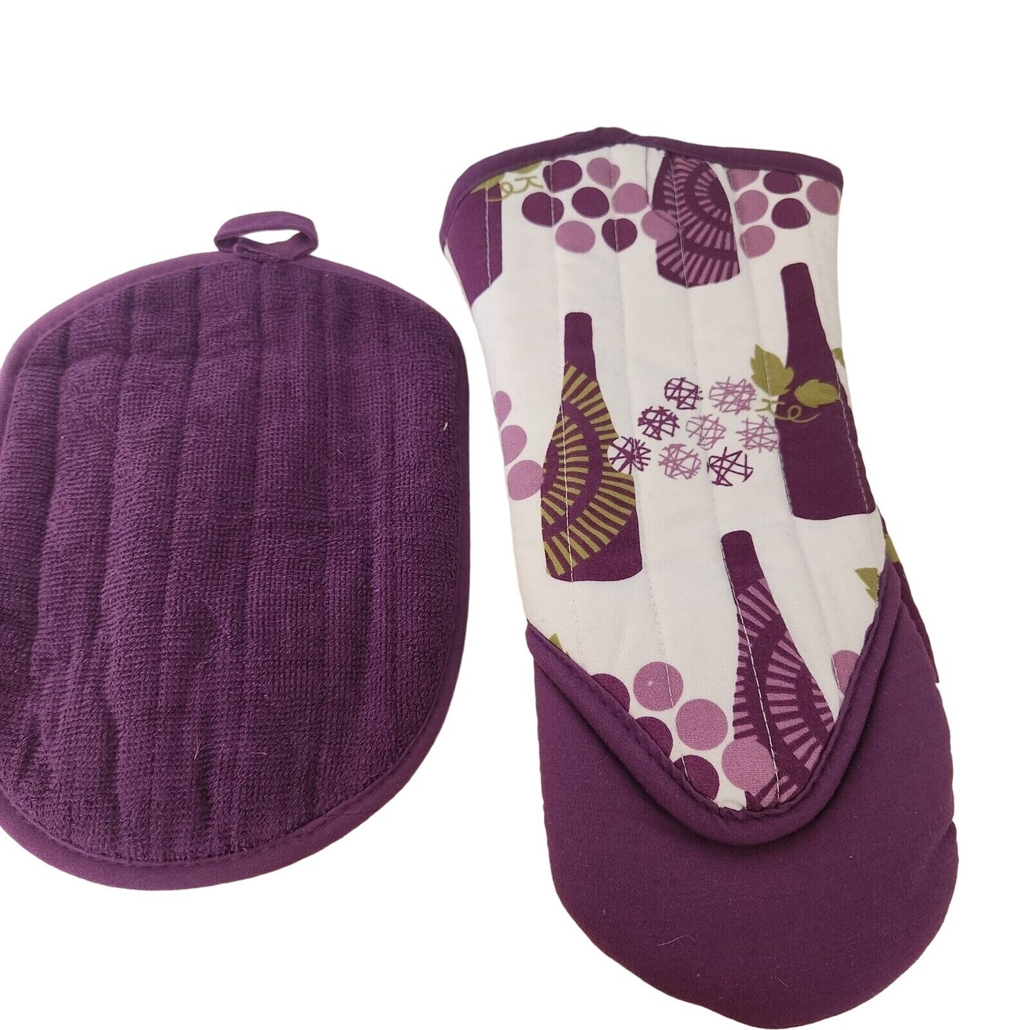 Kitchen Towel 2 Piece Set Merlot 1 Pot Holders 12 " x 5 " 1 Oven Mitt 9 1/2 " x 7" Hangers on back