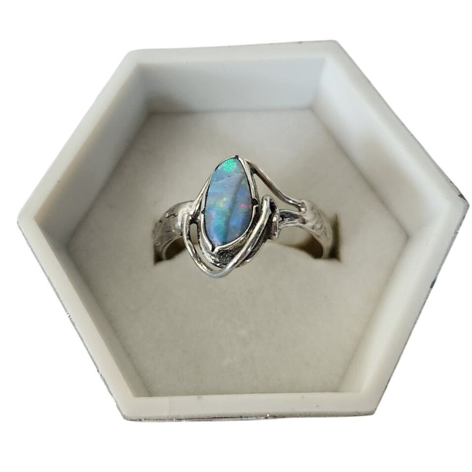 Ring Australian Opal Blue Green Red Size 6 1/2 3.1gr 1.5 cm x 1 cm Opal 1 cm x 0.5 cm Jerry Fran Harr