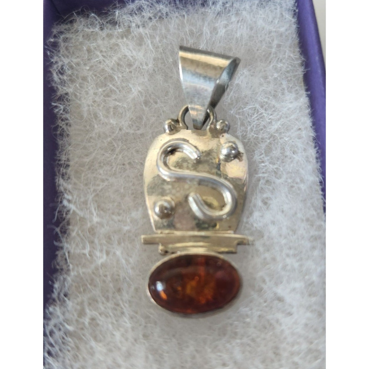 Pendant Amber Silver 4.3 Gr 35 x 15 mm Oval Silver 15 x 10 mm Top Bail10 x 5 mm