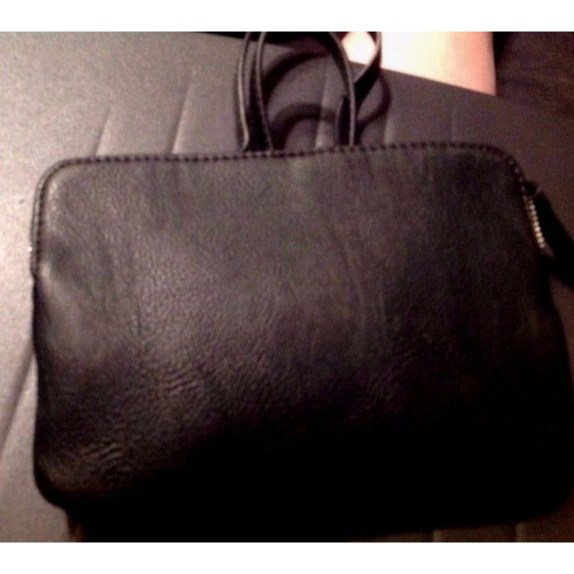 Purse Bag Simply Vera Wang Black Crossbody 50" Strap 8" x 5" x  3"    2 Zip Sections Card slots Pocket