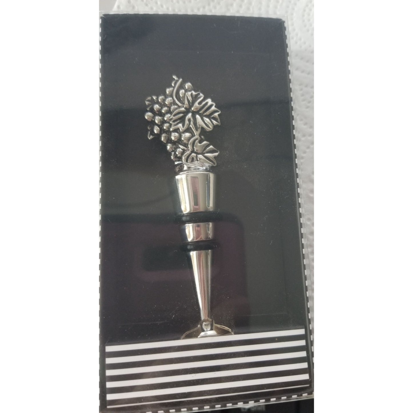 Supreme Bottle Stopper Whimsical Wine Stopper Grapes 4" x 1 1/2" Wine Things Zinc Alloy  Wine Preserver (