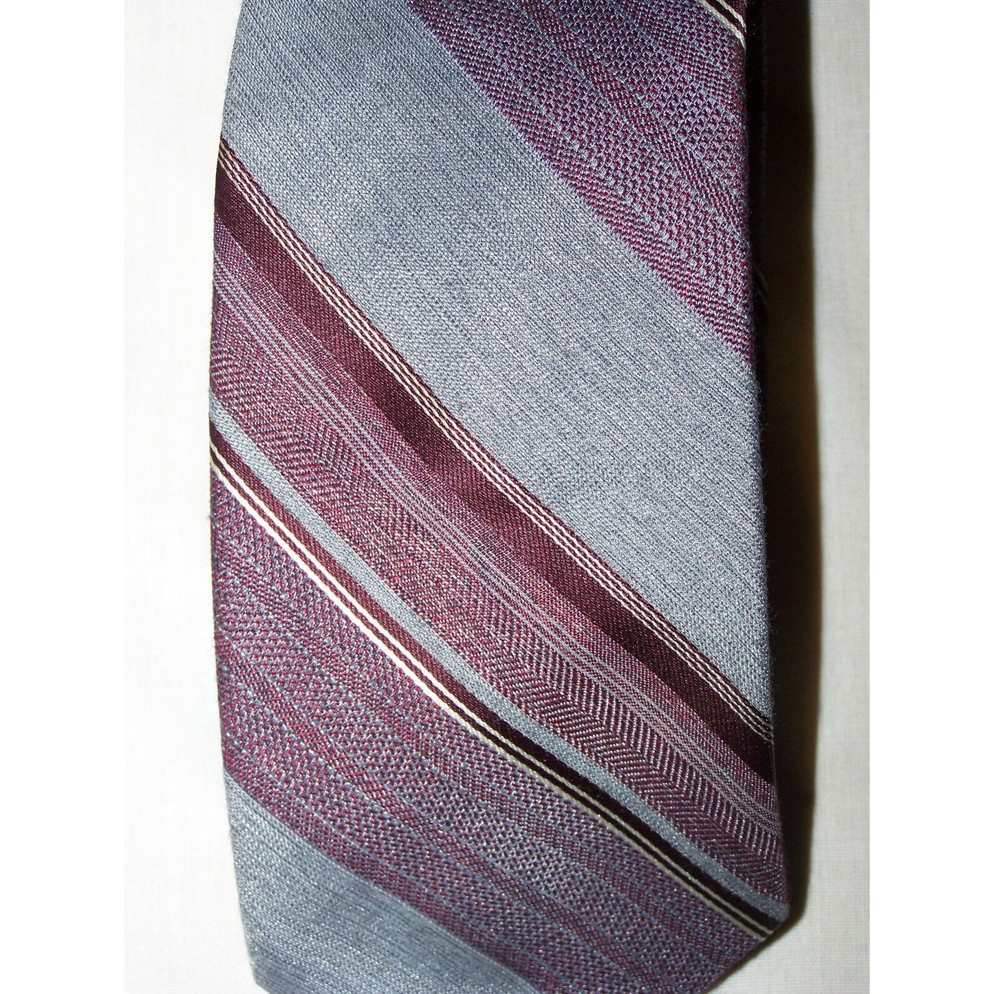 Tie Grey White Red Striped Brittsport by Brittania RN 13388 57  1/2 " L   3 " W