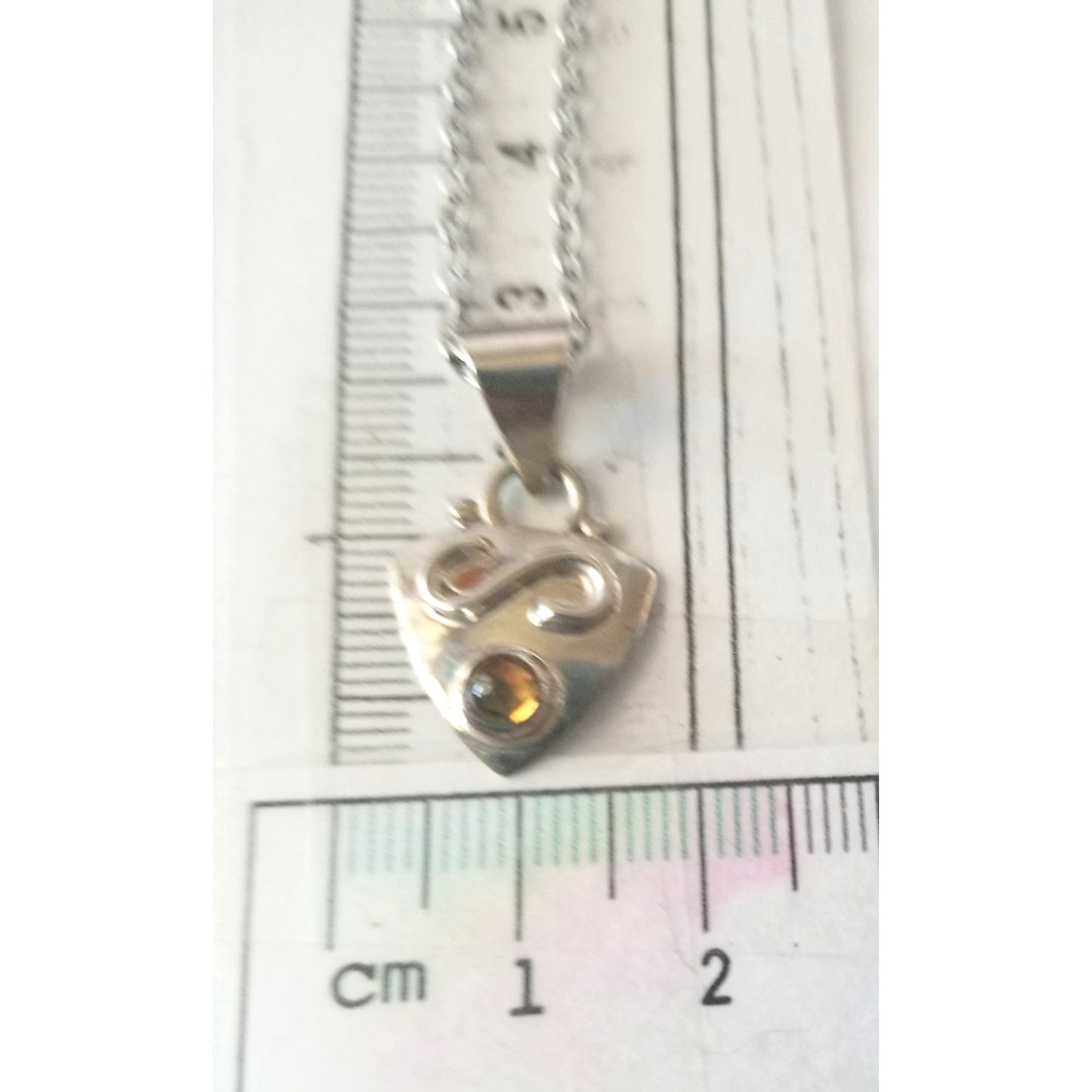 Necklace Silver Amber Triangle  4.7  gr 23.5 ct  1.5 cm  x  3 cm  16" chain Amber
