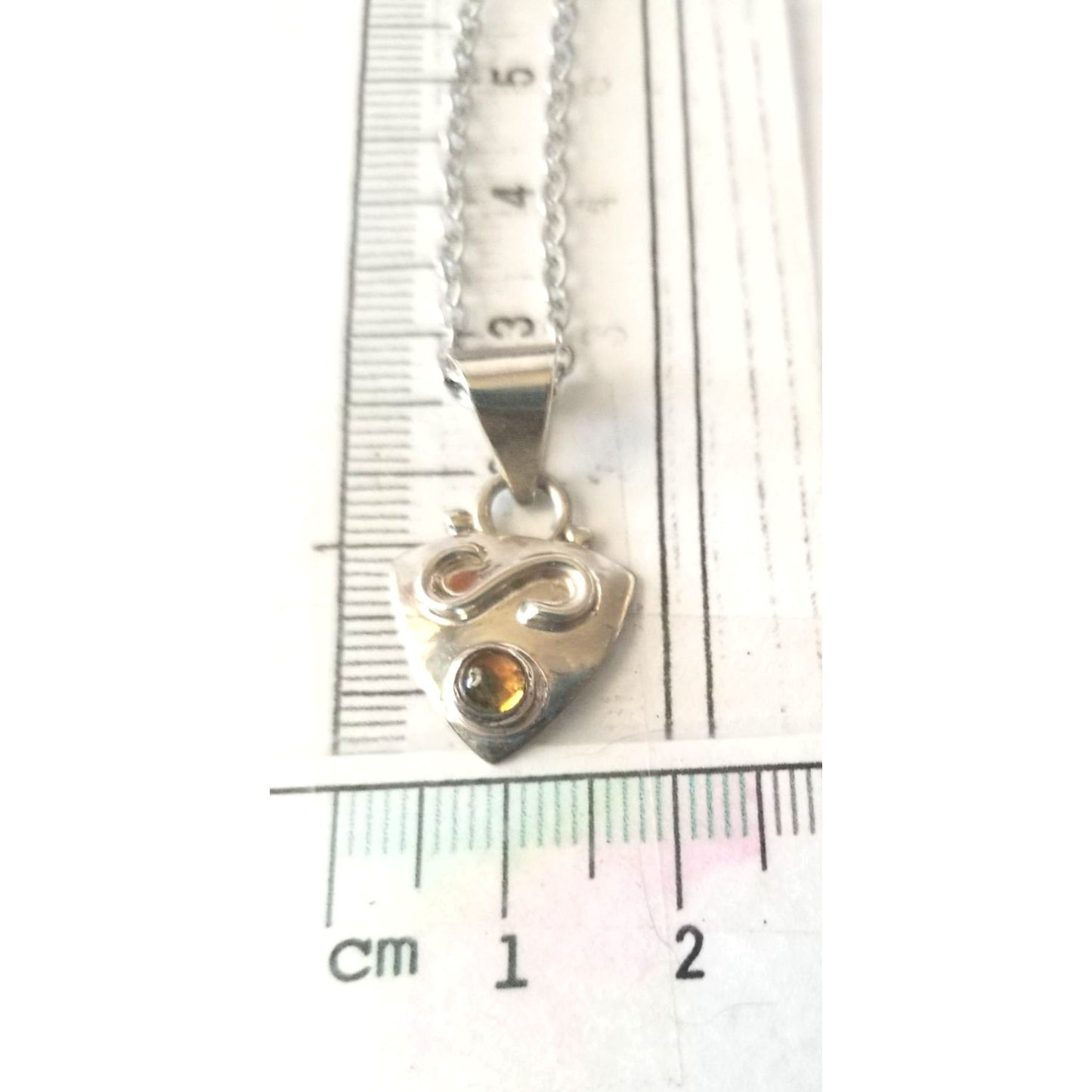 Necklace Silver Amber Triangle  4.7  gr 23.5 ct  1.5 cm  x  3 cm  16" chain Amber