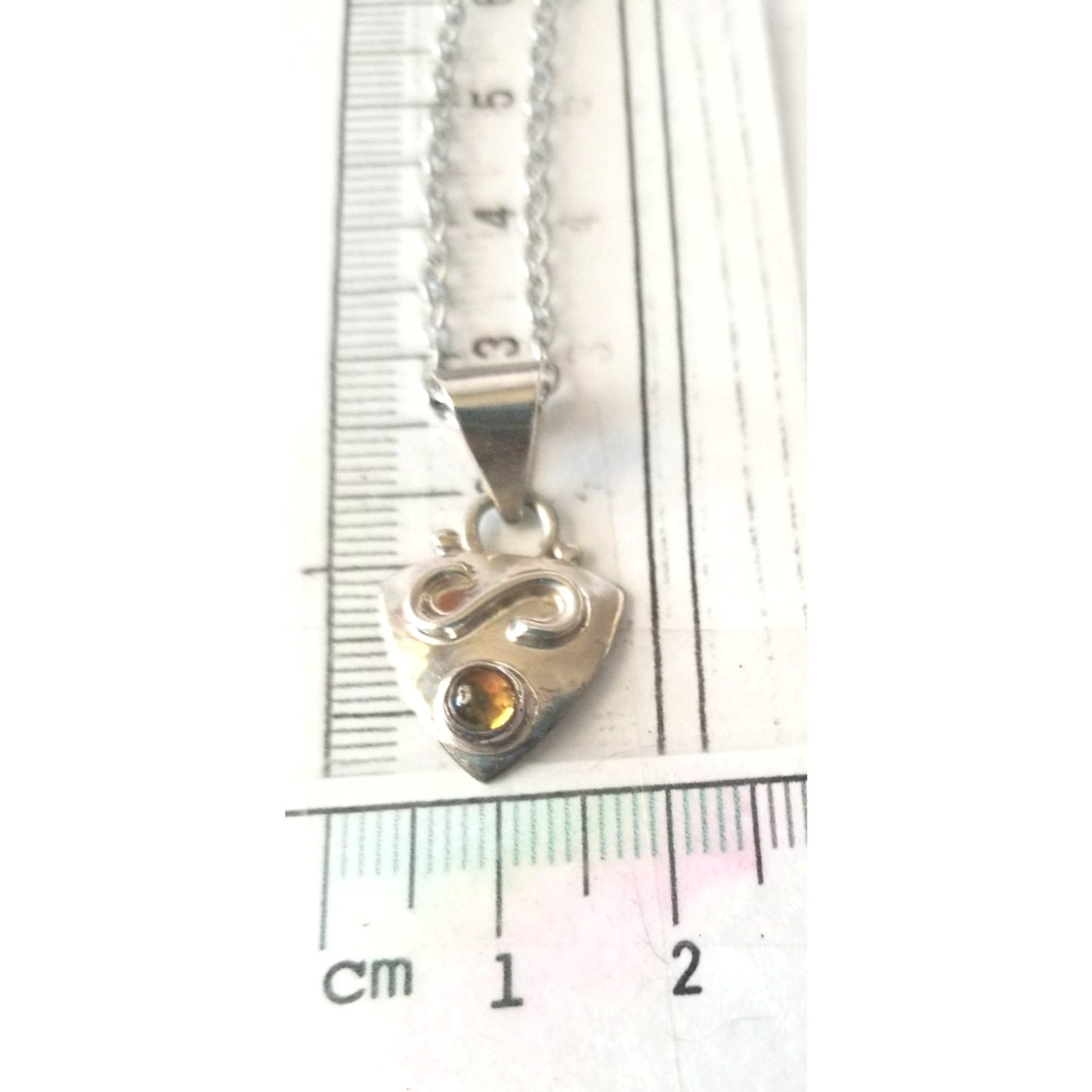 Necklace Silver Amber Triangle  4.7  gr 23.5 ct  1.5 cm  x  3 cm  16" chain Amber