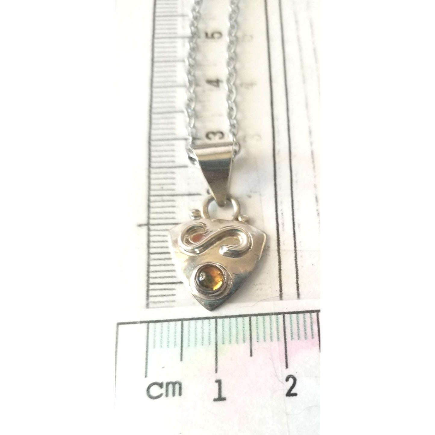 Necklace Silver Amber Triangle  4.7  gr 23.5 ct  1.5 cm  x  3 cm  16" chain Amber
