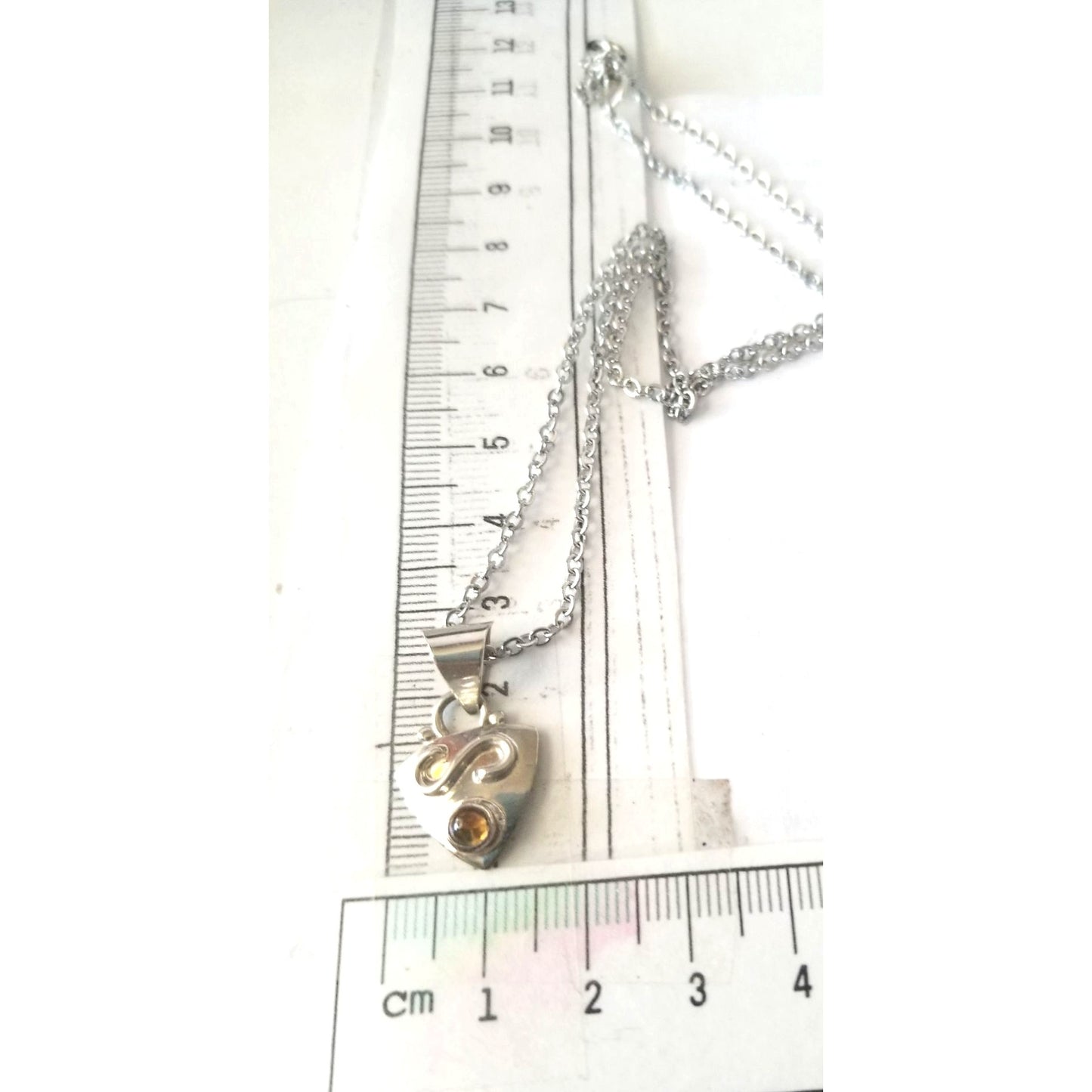 Necklace Silver Amber Triangle  4.7  gr 23.5 ct  1.5 cm  x  3 cm  16" chain Amber