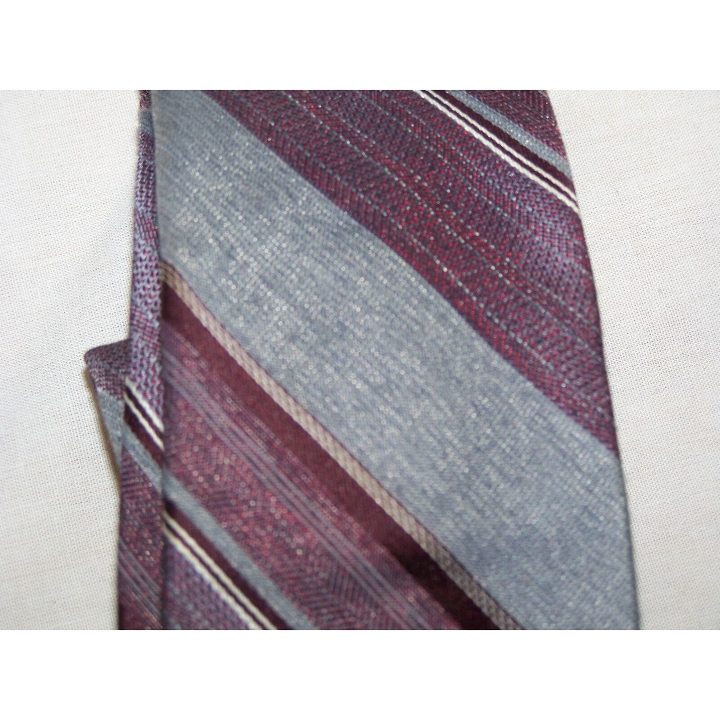 Tie Grey White Red Striped Brittsport by Brittania RN 13388 57  1/2 " L   3 " W