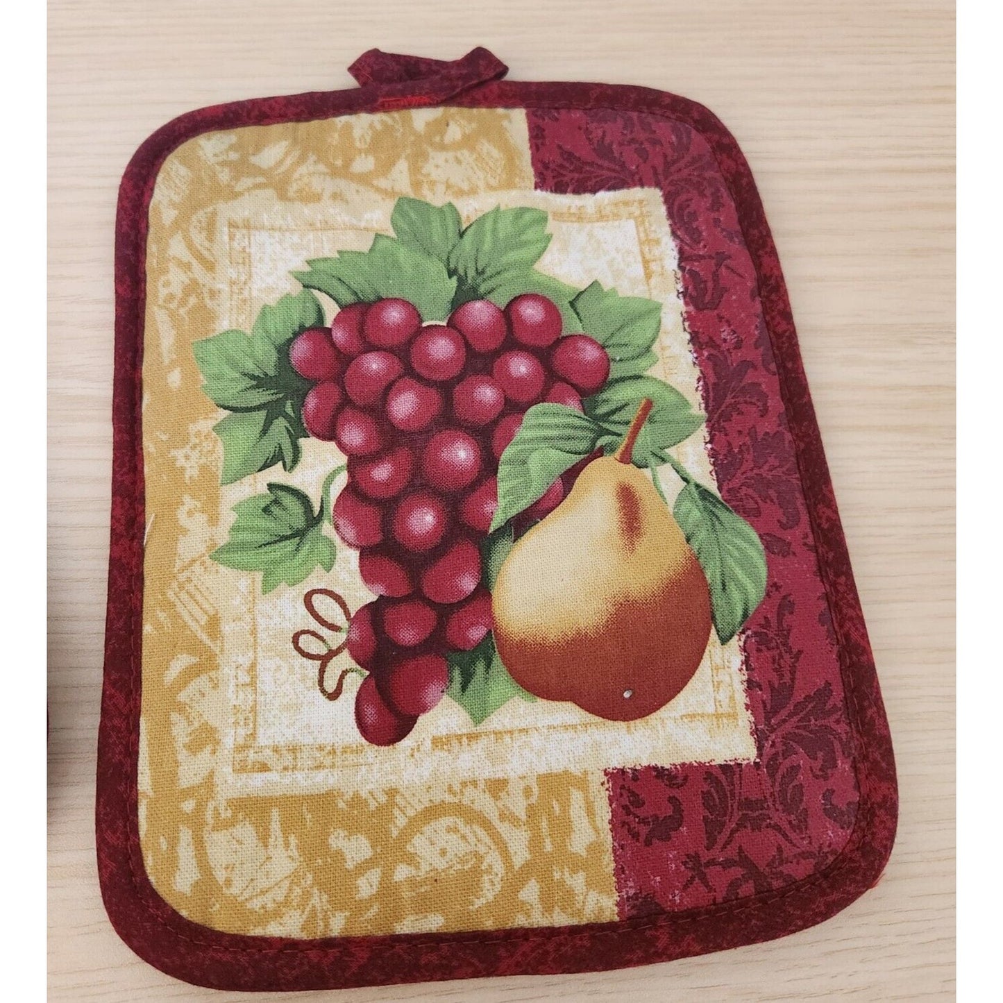 Kitchen Towel 2 Piece Set Concord Grape 1 Pot Holders, 1 Oven Mitt