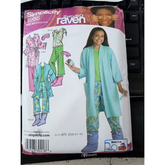 Pattern Simplicity   # 3988 That's So Raven PJ Robe Booties Mask Size 8 to 16