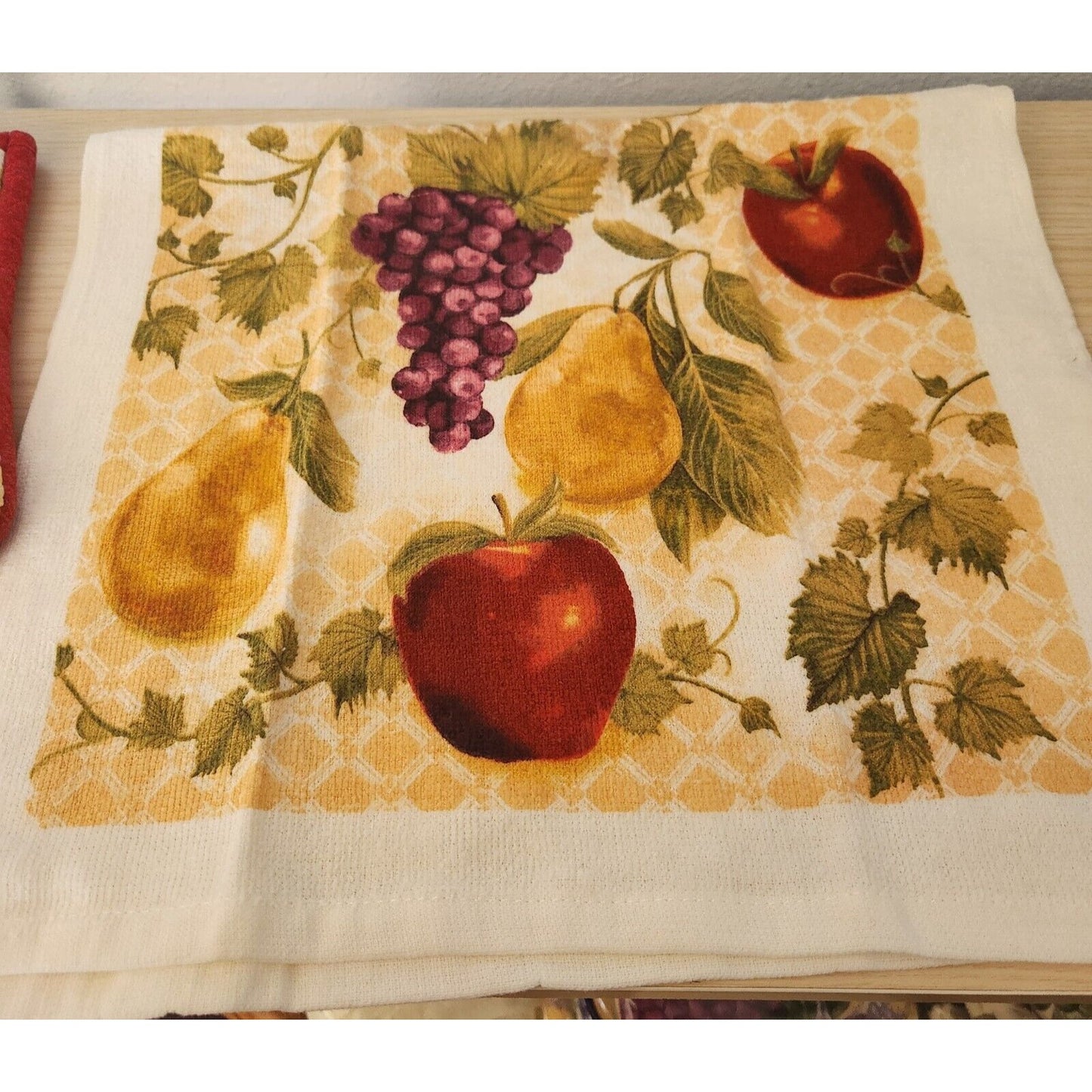 Kitchen Towel 4 Piece Set Fruit Grape 2 Towels 1 Pot Holders, 1 Oven Mitt