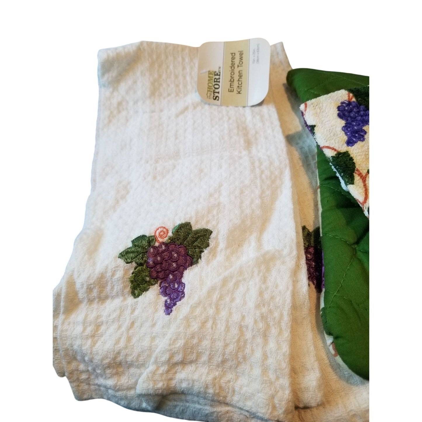 Kitchen Towel Grapes 4 piece 2 Dish Cloth Pot Holder 2 White Grape Towels