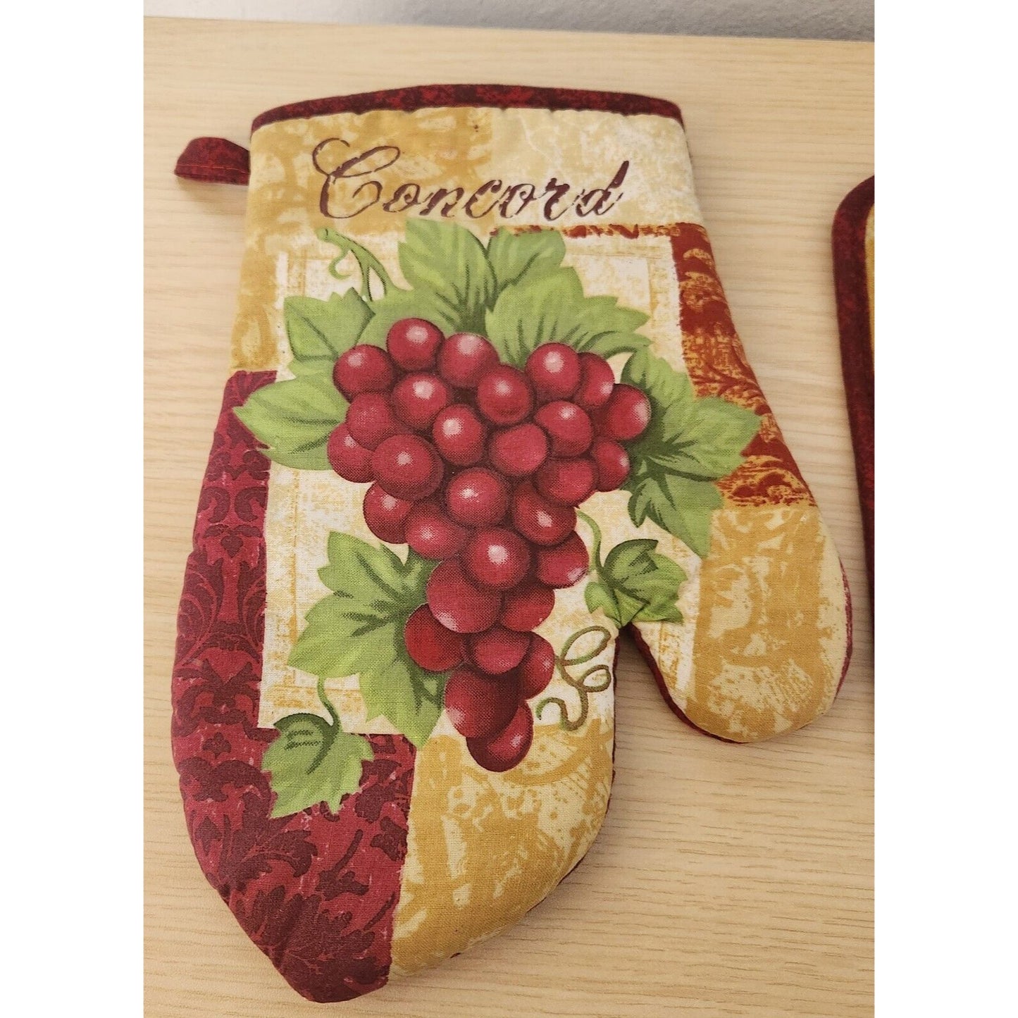 Kitchen Towel 4 Piece Set Fruit Grape 2 Towels 1 Pot Holders, 1