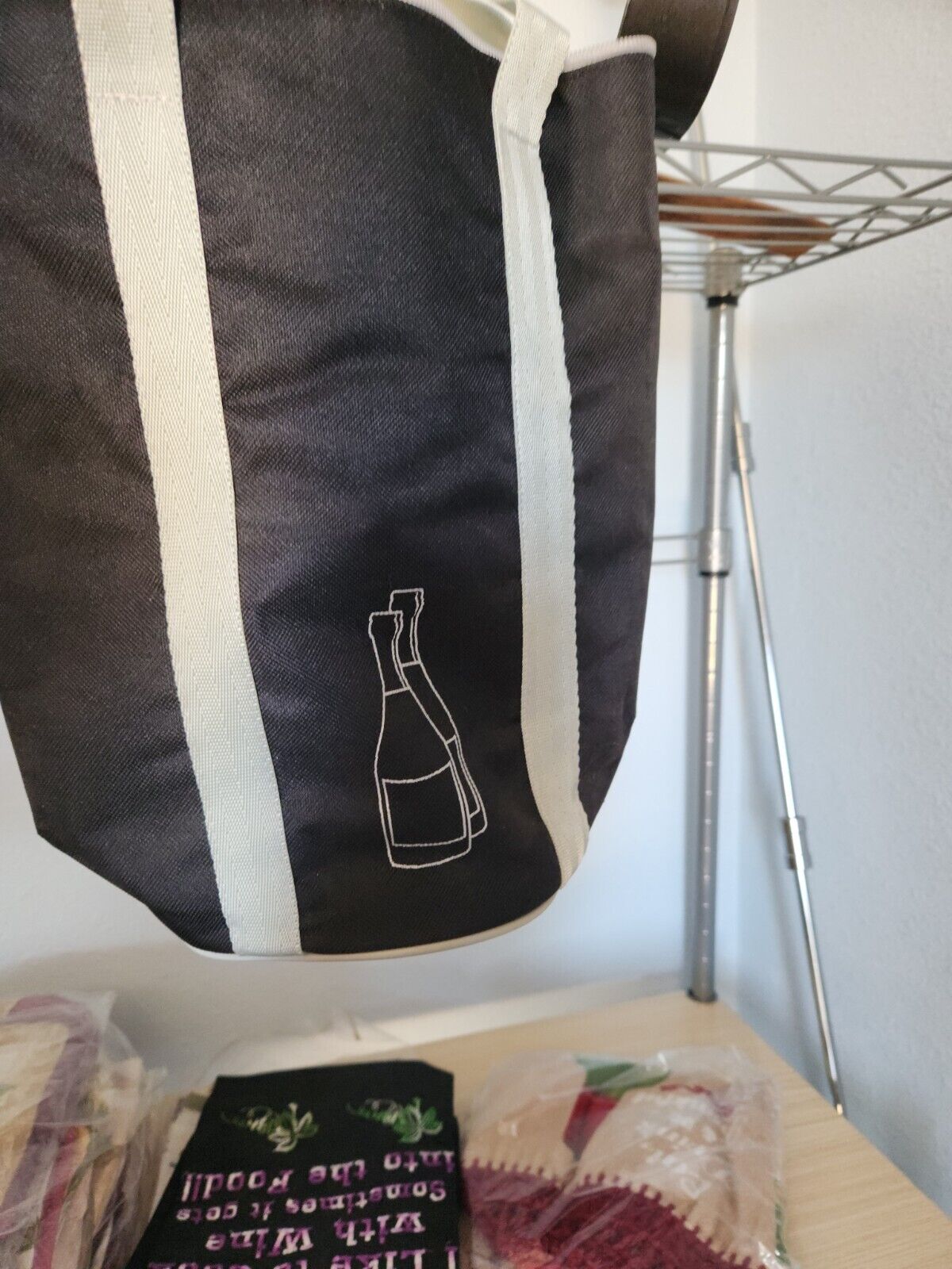 Wine Bottle Bag Holds 2 Bottles Insulated handles Zipper Top  10" x 12" x 6"