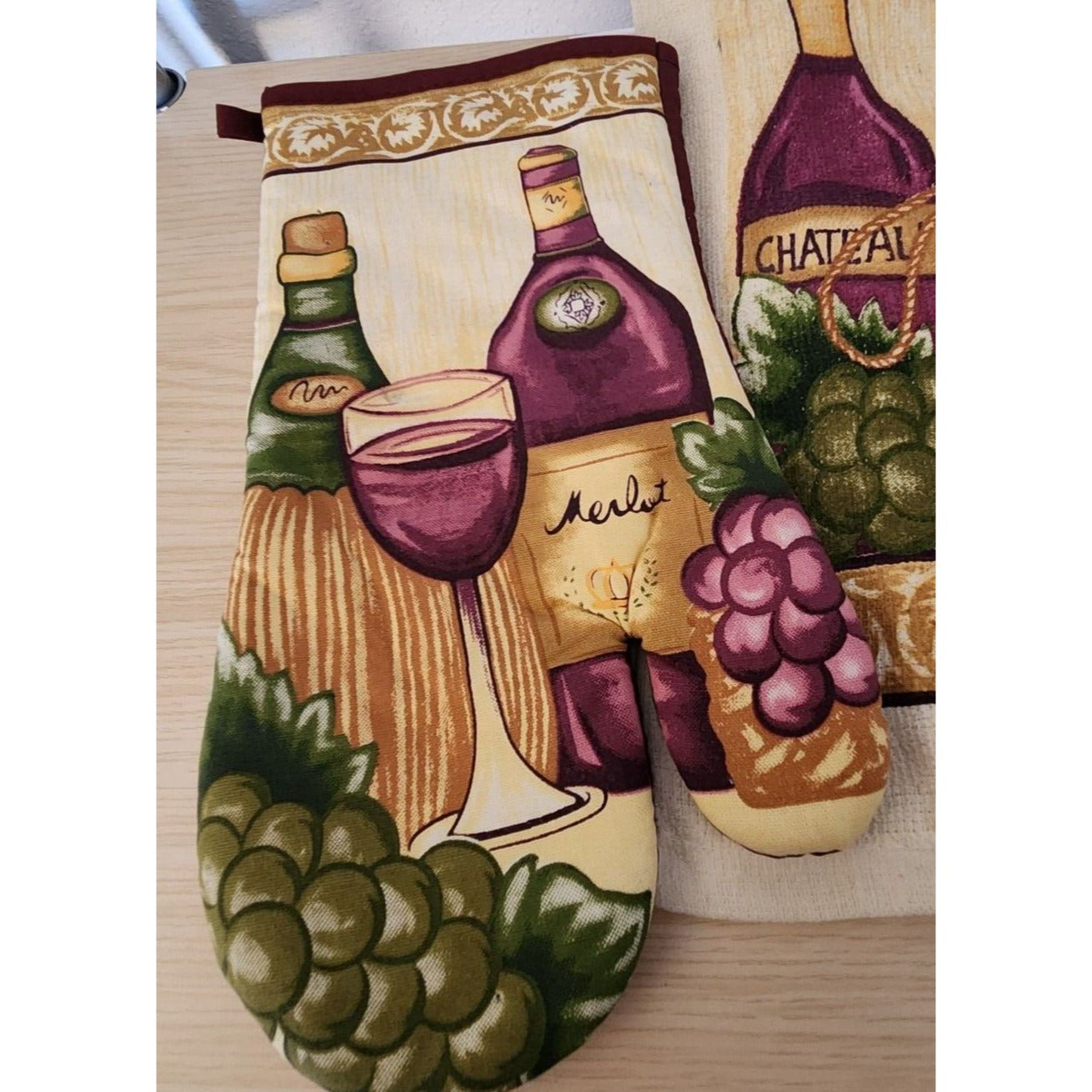 Kitchen Towel 5 Piece Set Merlot 2   2 Towels  2 Pot Holders, 1 Oven Mitt