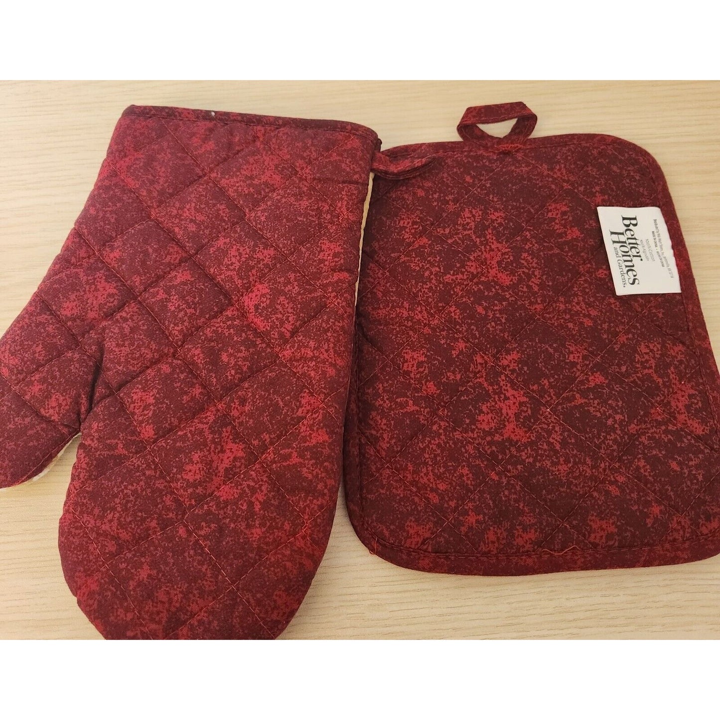 Kitchen Towel 2 Piece Set Concord Grape 1 Pot Holders, 1 Oven Mitt