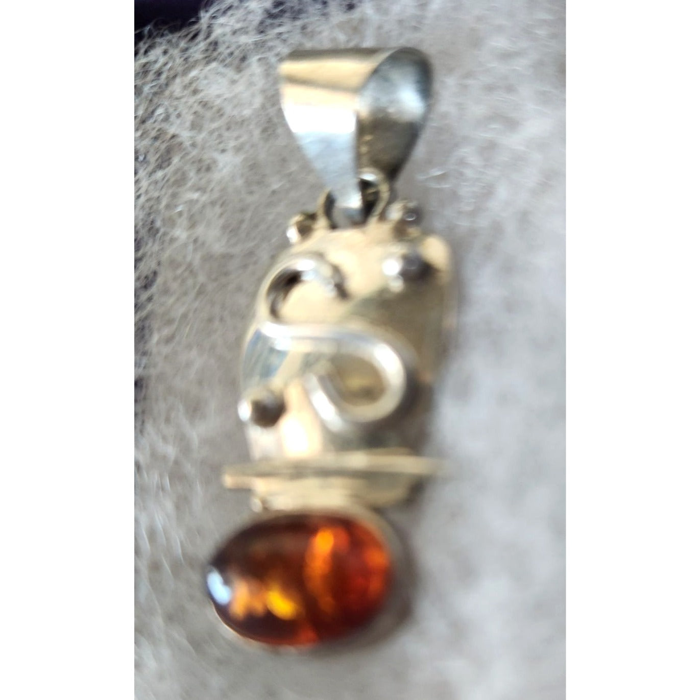 Pendant Amber Silver 4.3 Gr 35 x 15 mm Oval Silver 15 x 10 mm Top Bail10 x 5 mm