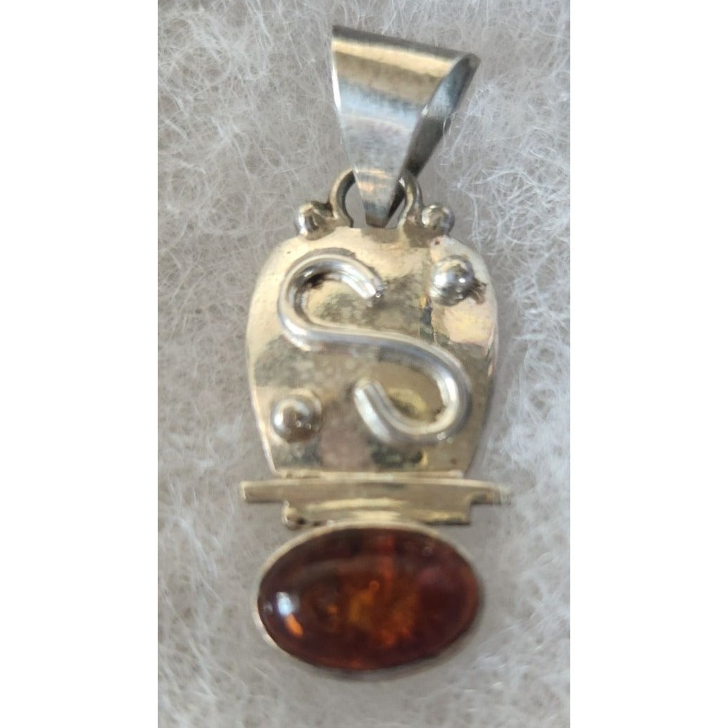 Pendant Amber Silver 4.3 Gr 35 x 15 mm Oval Silver 15 x 10 mm Top Bail10 x 5 mm