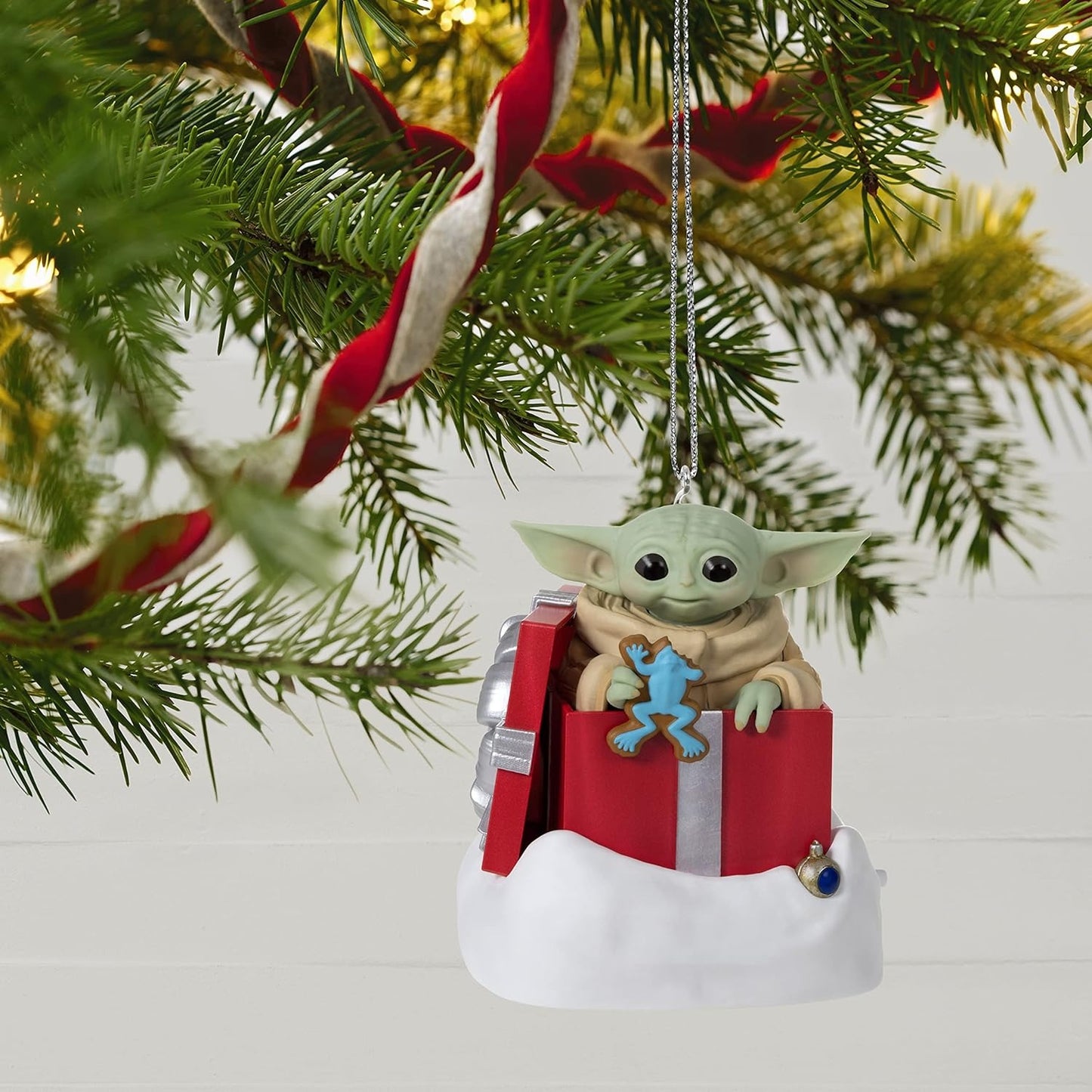 Hallmark Keepsake Christmas Ornament, Star Wars: The Mandalorian Grogu Greetings, Sound and Motion Color:Grogu Greetings
