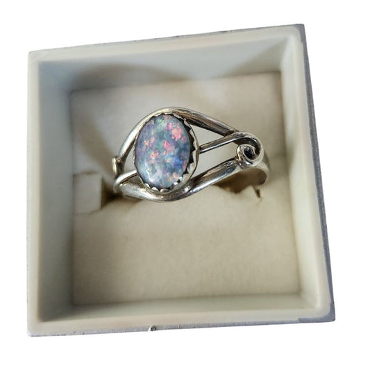 Ring Australian Opal  Red Blue Green  Size 9 1/2  3 gr 1.5 cm x 1 cm Opal 15 mm x 10 mm  Jerry Fran Harr
