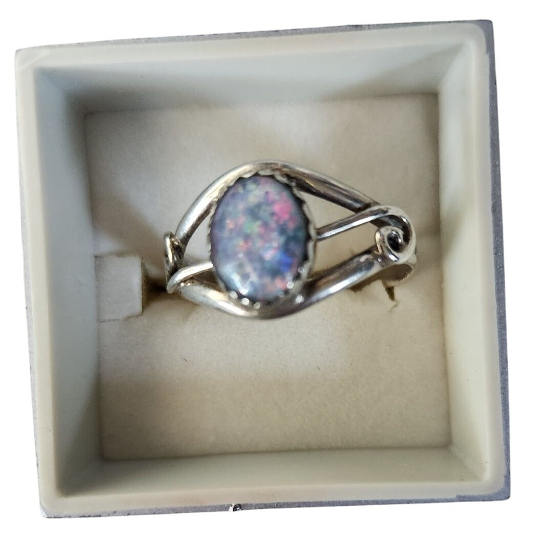 Ring Australian Opal  Red Blue Green  Size 9 1/2  3 gr 1.5 cm x 1 cm Opal 15 mm x 10 mm  Jerry Fran Harr