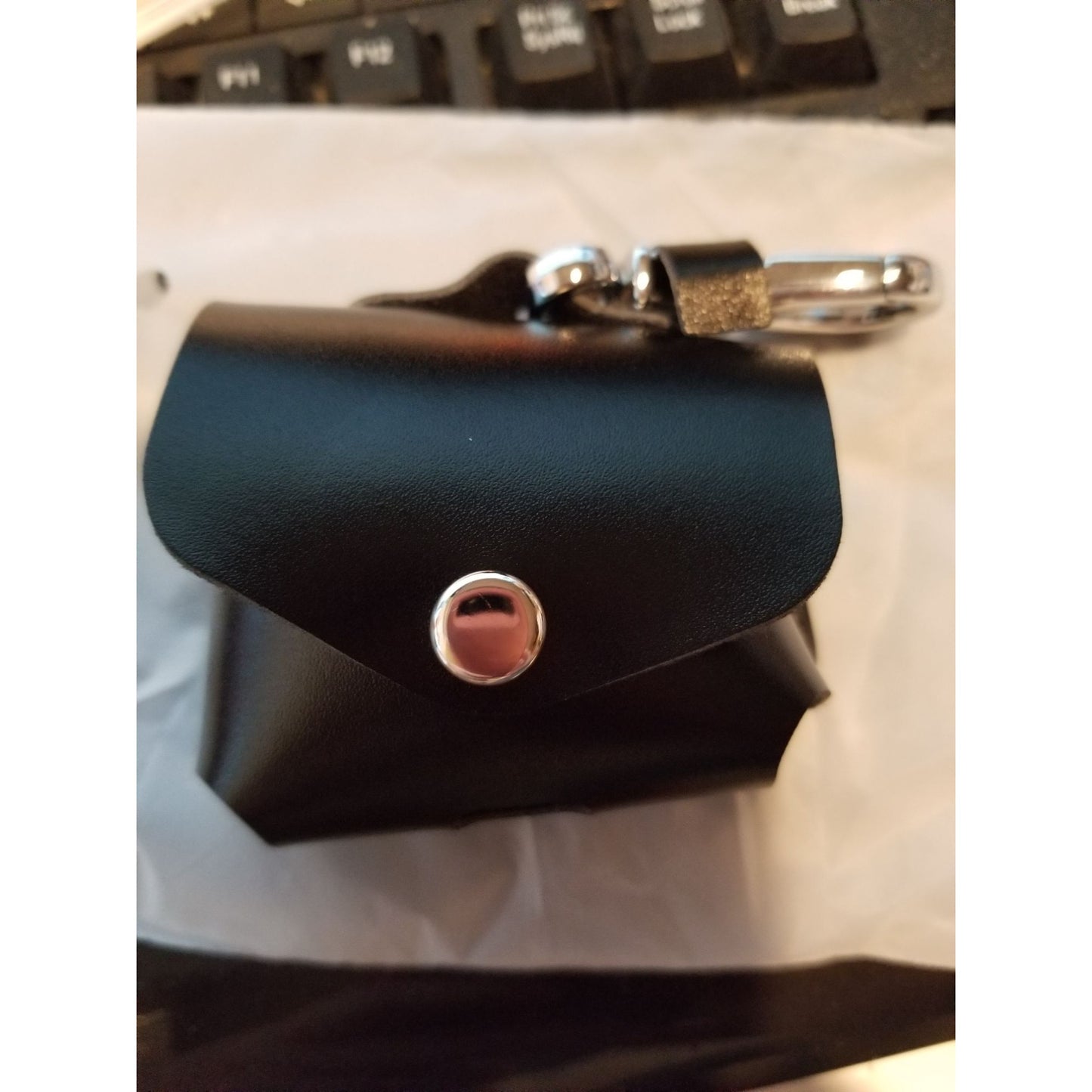 Earbuds Donwell U-Proe True Wireless Earbuds and a Carrying Case with Hook