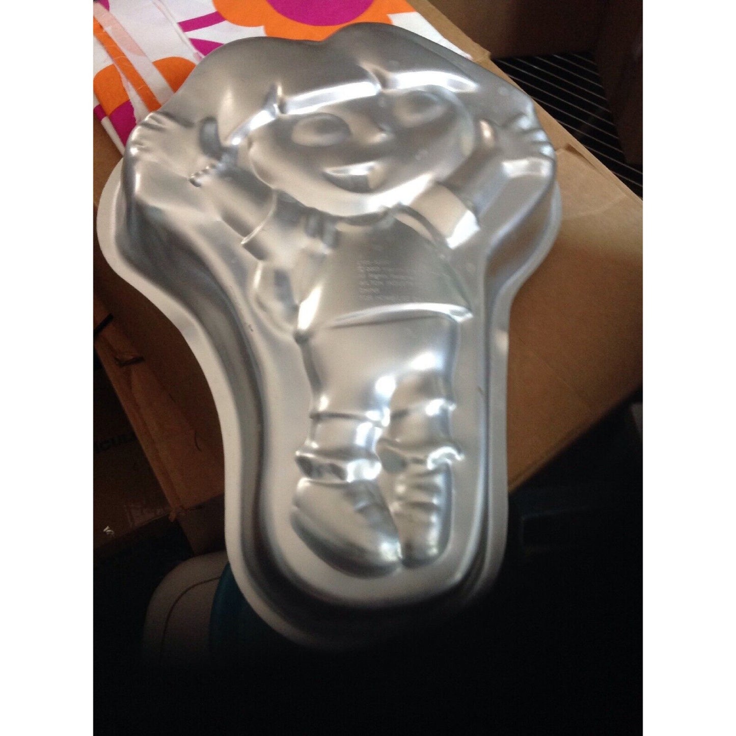 WILTON DORA THE EXPLORER CAKE PAN    #2105-6300  2003