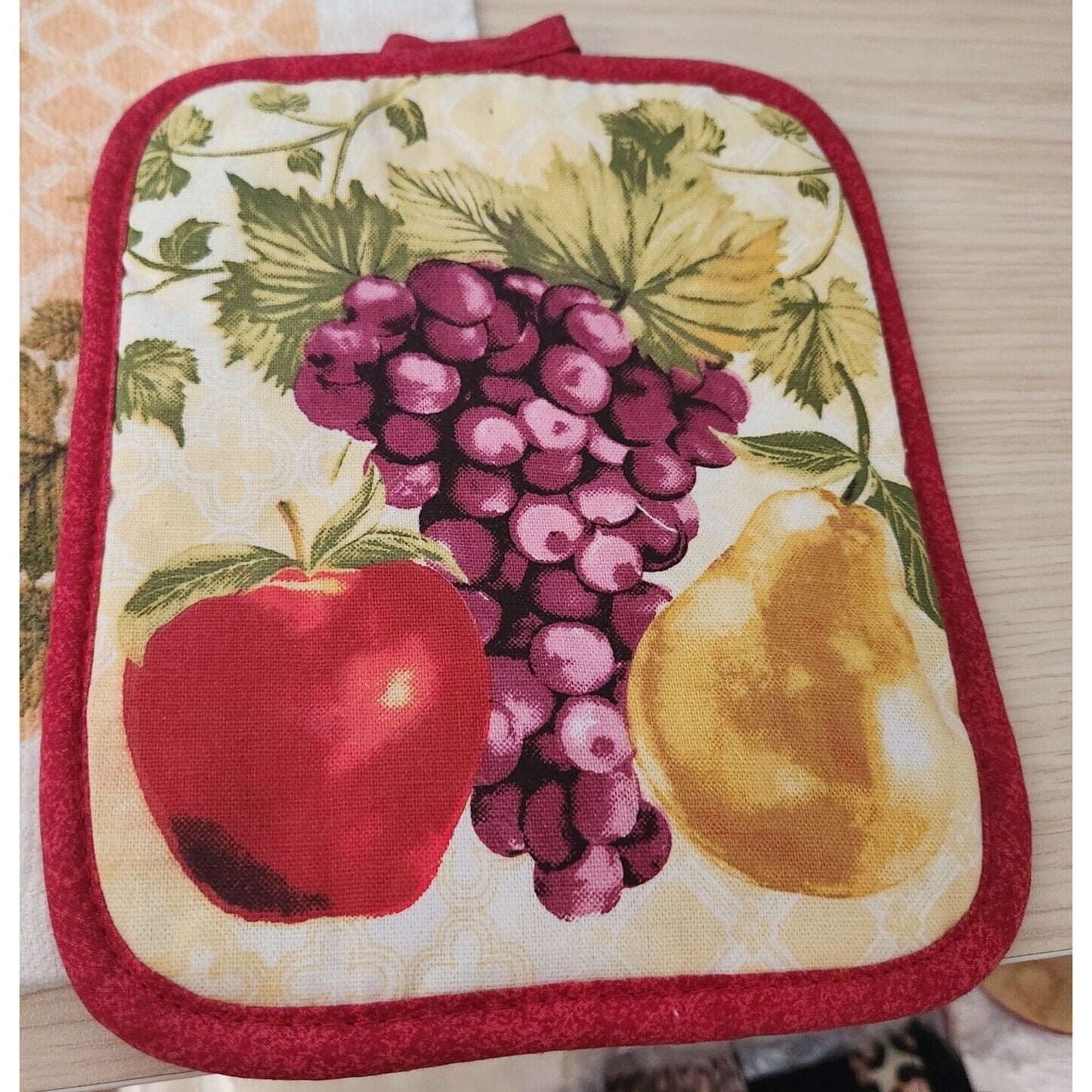 Kitchen Towel 4 Piece Set Fruit Grape 2 Towels 1 Pot Holders, 1 Oven Mitt