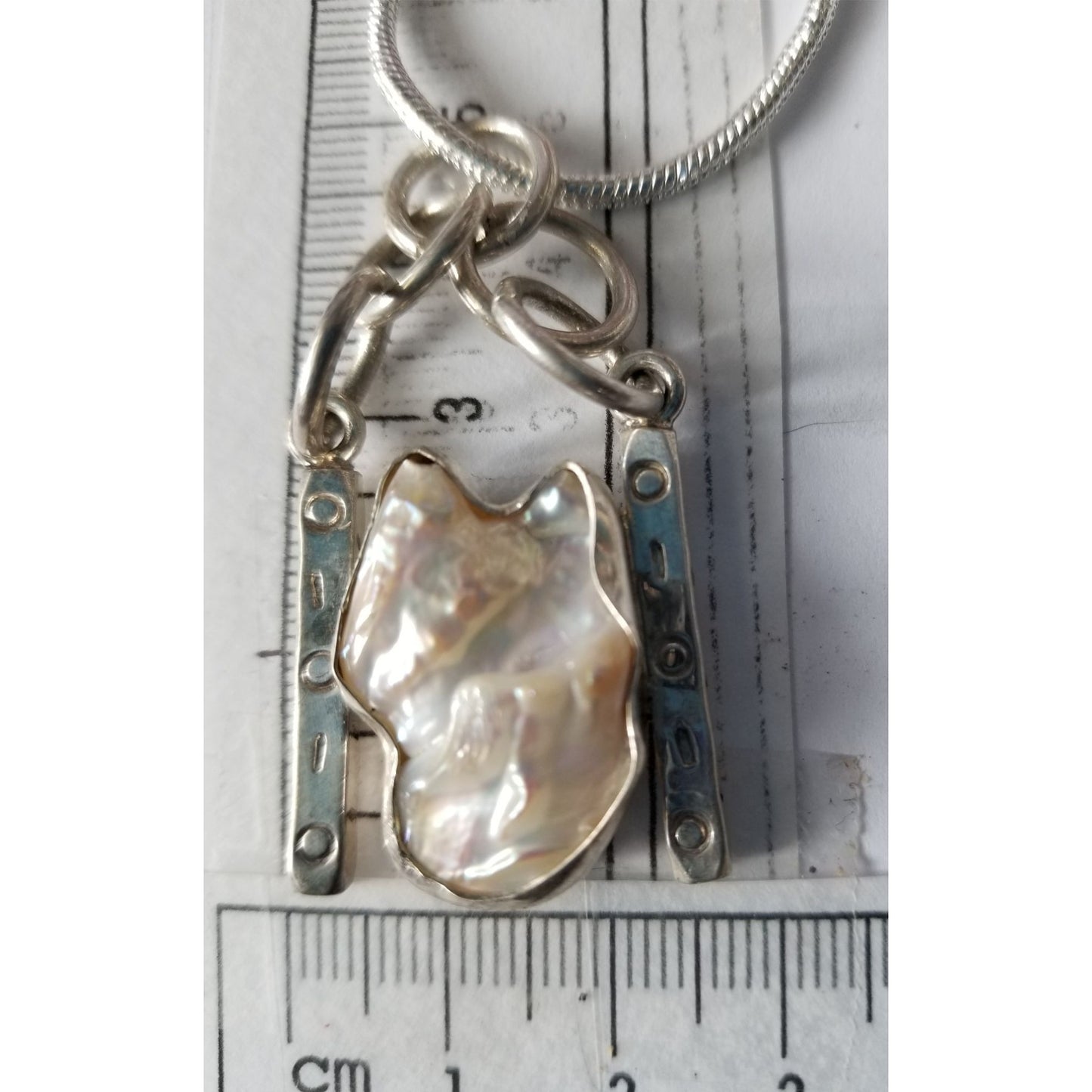 Necklace Baroque Pearls  2.5 cm x 1.5 cm 18" Chain 13.1 gr  Pendant 5 cm x 3 cm  P00005  Bin 1